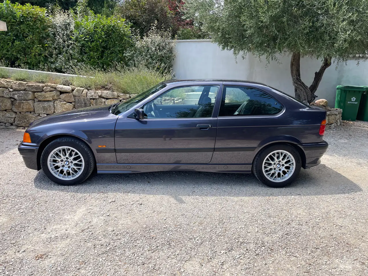 BMW 323i Ti, foto 3