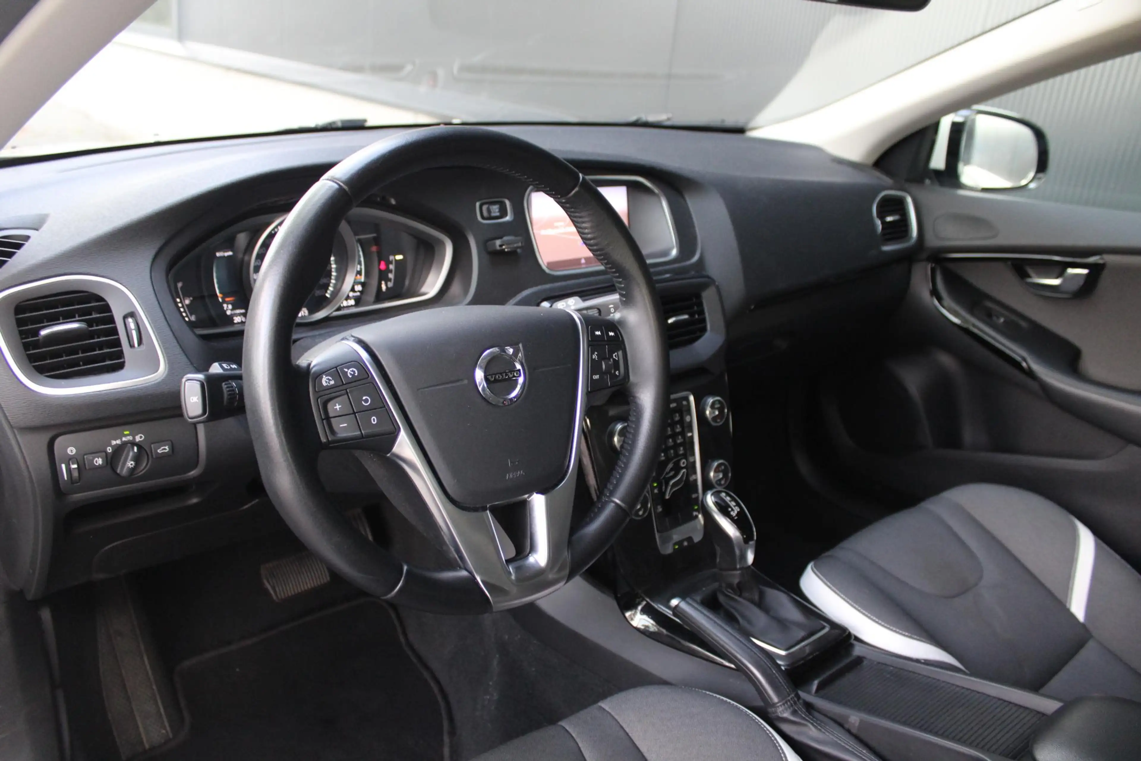Volvo V40 1.5 T3 Dynamic Edition | Led Koplampen | Sensus Na — photo 7