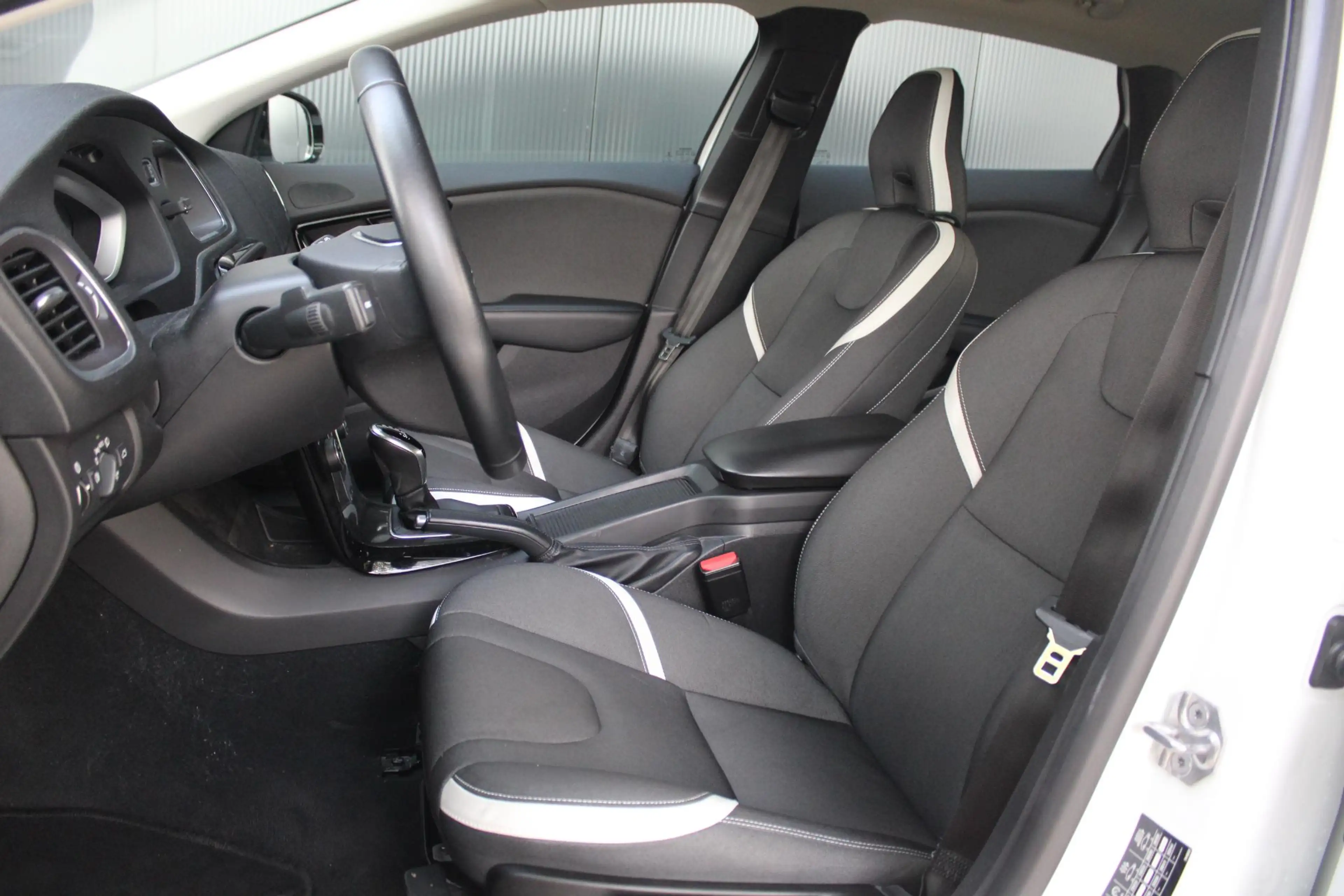 Volvo V40 1.5 T3 Dynamic Edition | Led Koplampen | Sensus Na — photo 4