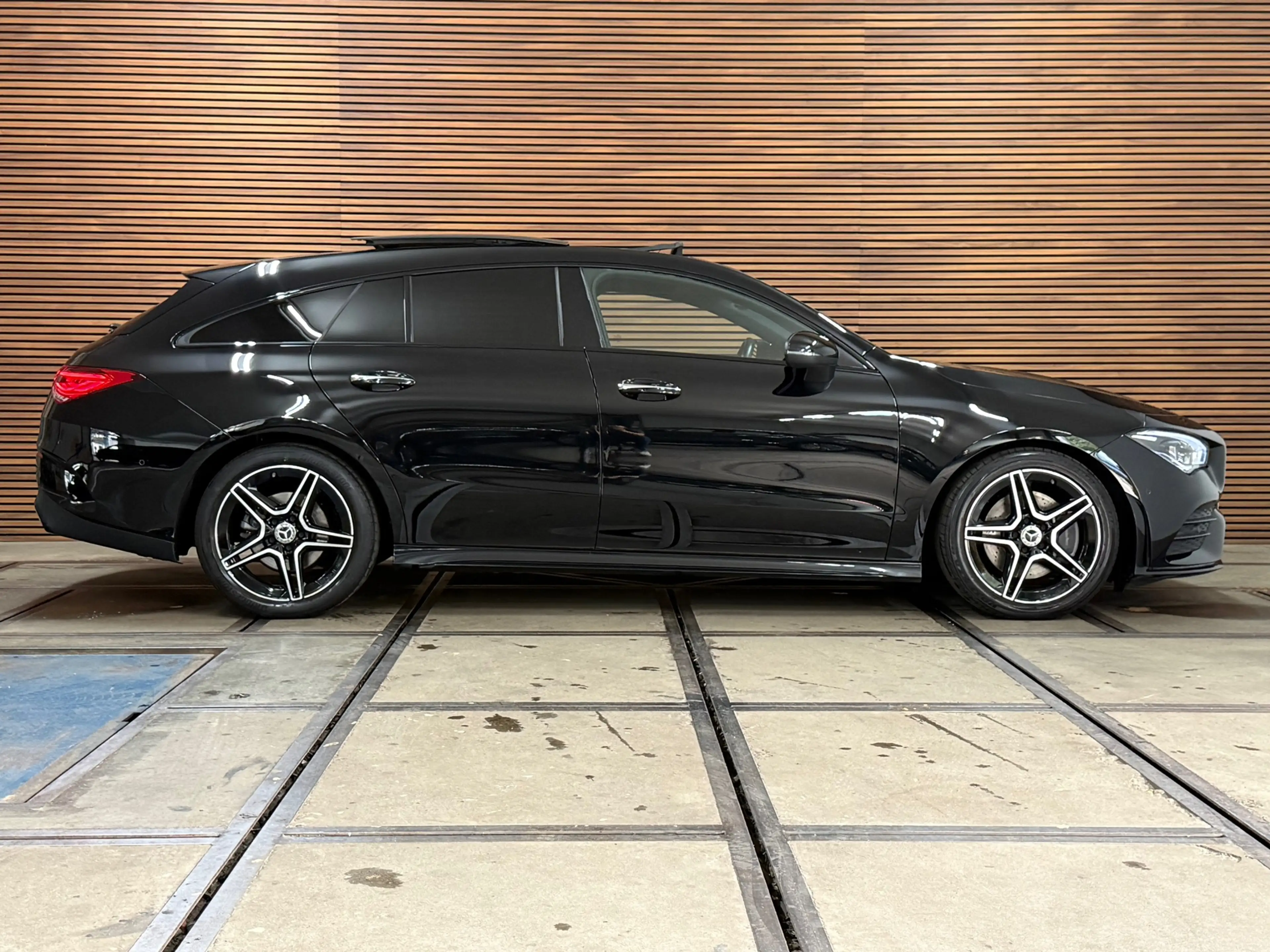 Mercedes-Benz CLA 200 SB AMG Premium Night | VOL! | Pano | Ambient | Mem — photo 3