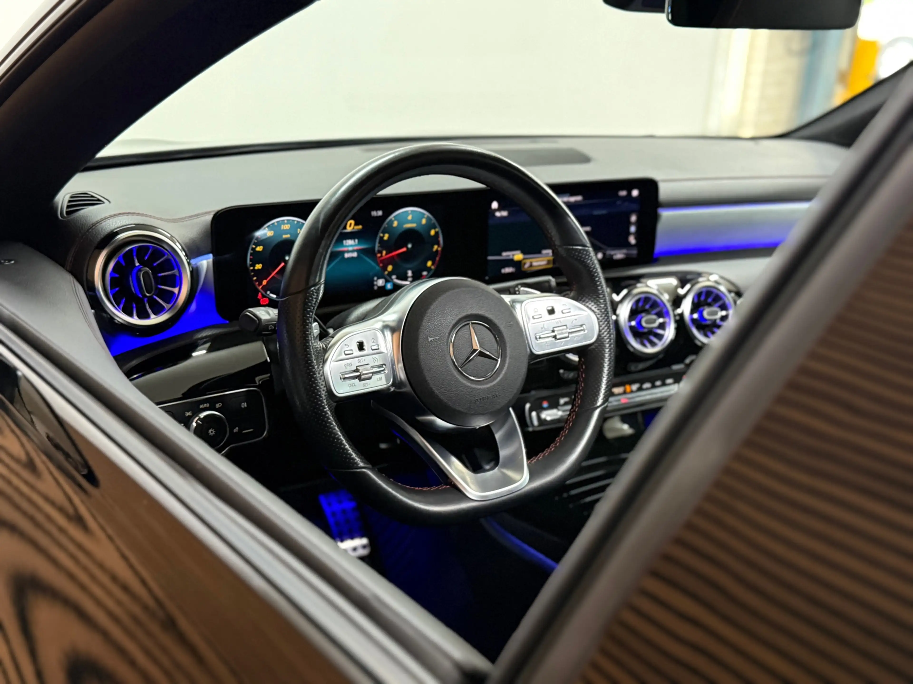 Mercedes-Benz CLA 200 SB AMG Premium Night | VOL! | Pano | Ambient | Mem — photo 2