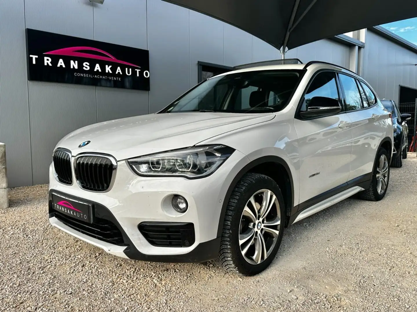 BMW X1 F48 sDrive 18d 150 ch BVA8 Sport Line / Toit Ouvrant / Origine France Blanc - 1