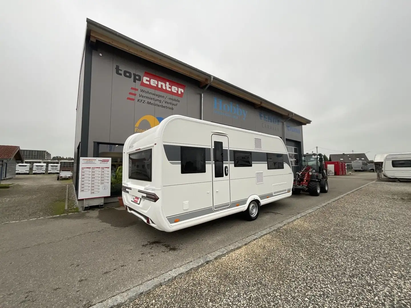 Hobby De Luxe 495 UL Modell 2026 - 1800 kg - Uni Weiß - 1