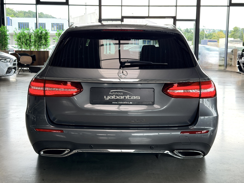 Mercedes-Benz E 220 d AMG 360°-K Pano DISTRONIC+ Ambientenbeleuchtung — photo 5