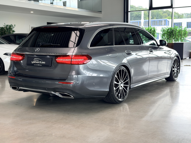Mercedes-Benz E 220 d AMG 360°-K Pano DISTRONIC+ Ambientenbeleuchtung — photo 6