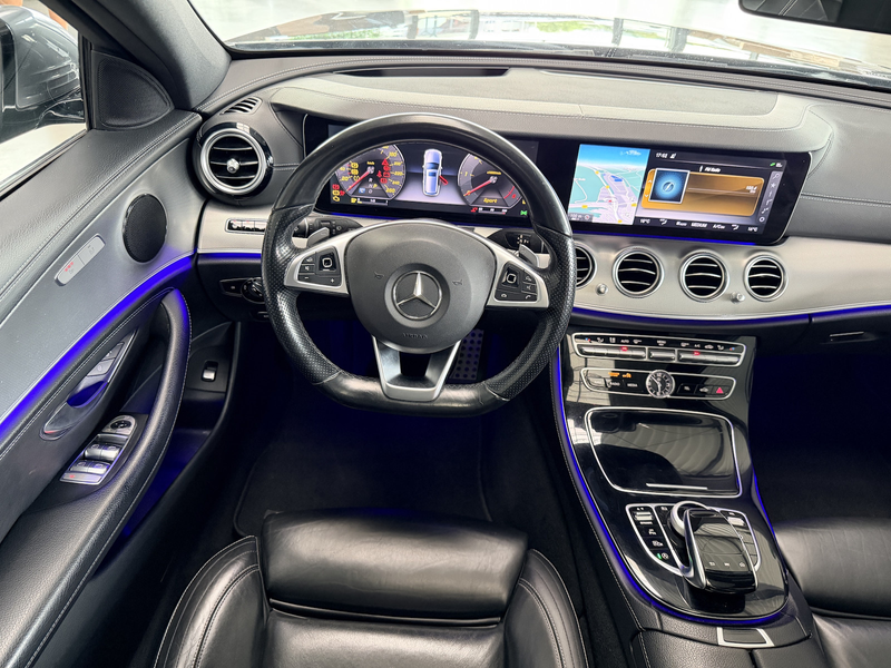 Mercedes-Benz E 220 d AMG 360°-K Pano DISTRONIC+ Ambientenbeleuchtung — photo 12