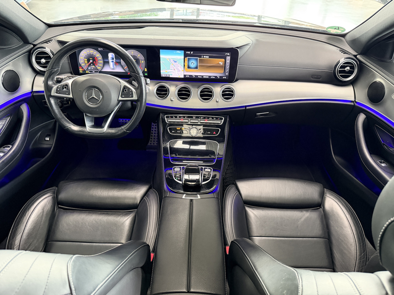 Mercedes-Benz E 220 d AMG 360°-K Pano DISTRONIC+ Ambientenbeleuchtung — photo 11