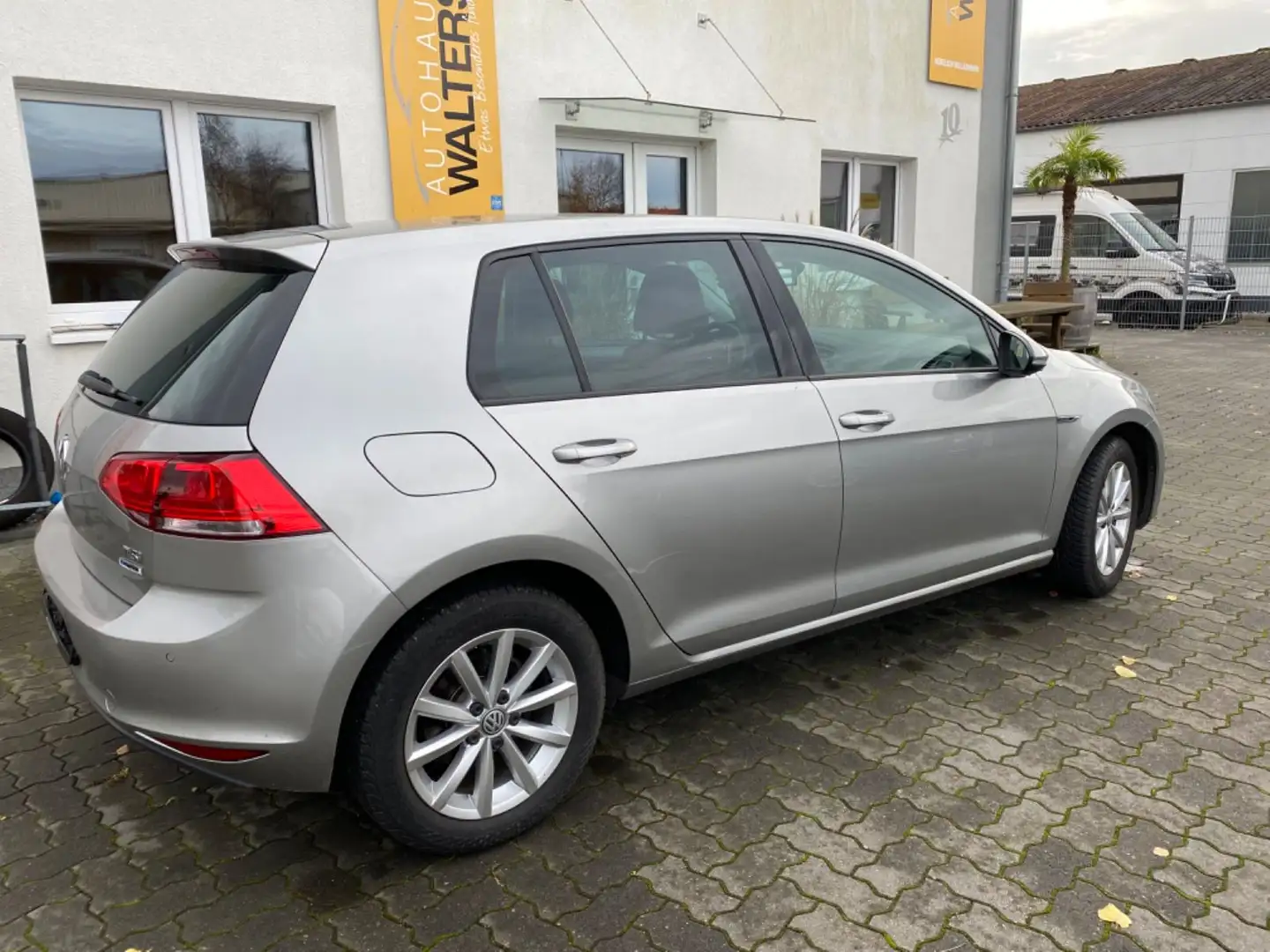 Volkswagen Golf VII Lim. Lounge = 5 - Türen - Autom - Pdc = Argent - 2