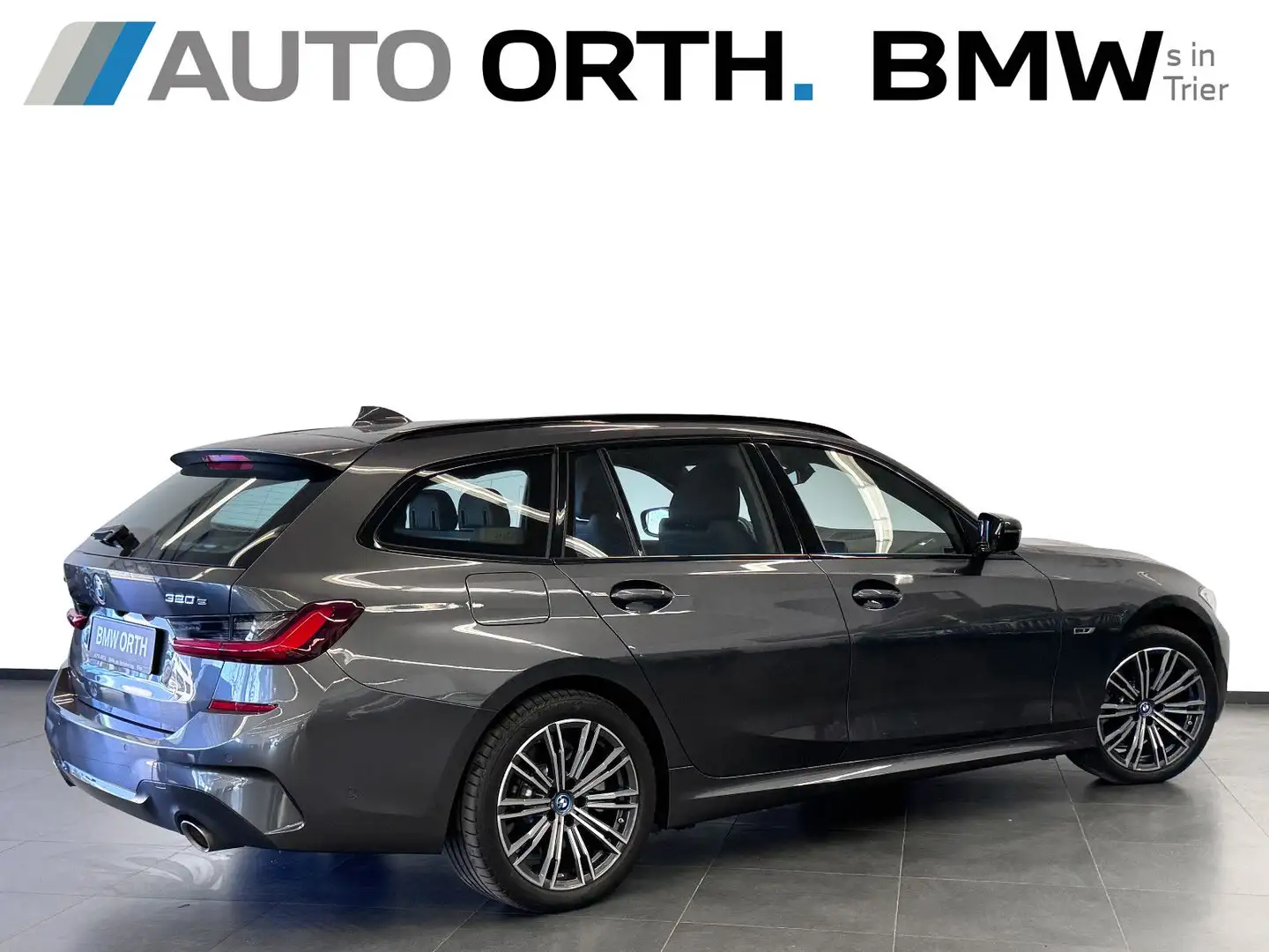 BMW 320 e xDrive Touring M-SPORT LC-PRO HUD PANO CAM Grau - 2