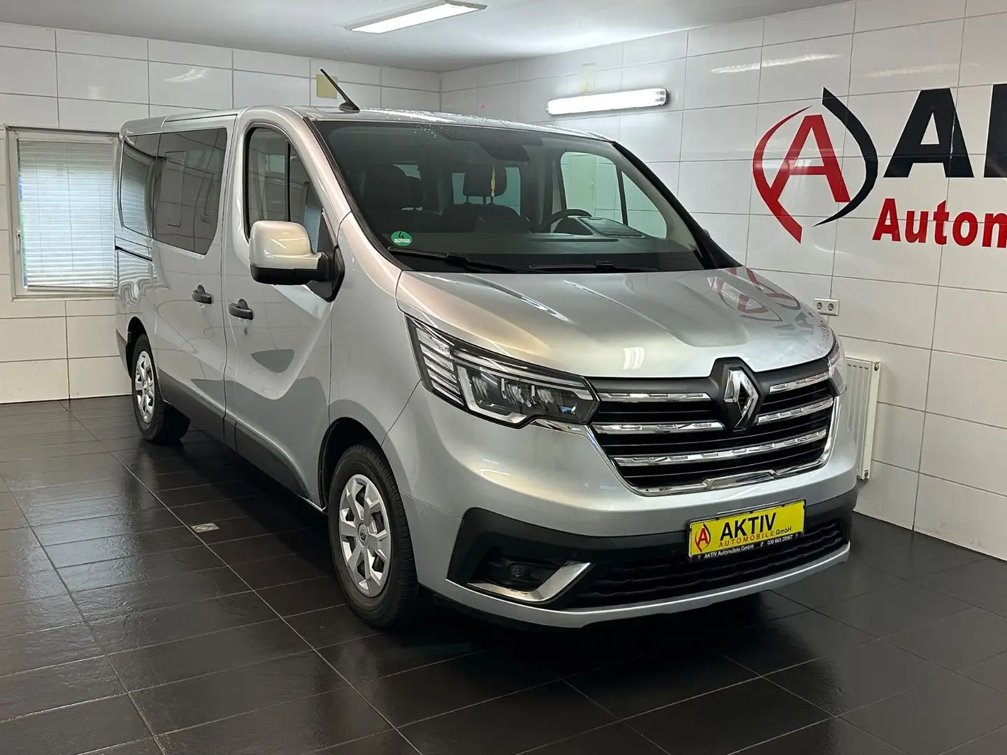 Renault Trafic Combi L1H1 3,0t Life*9-Sitzer*LED*Navi* Grau - 1