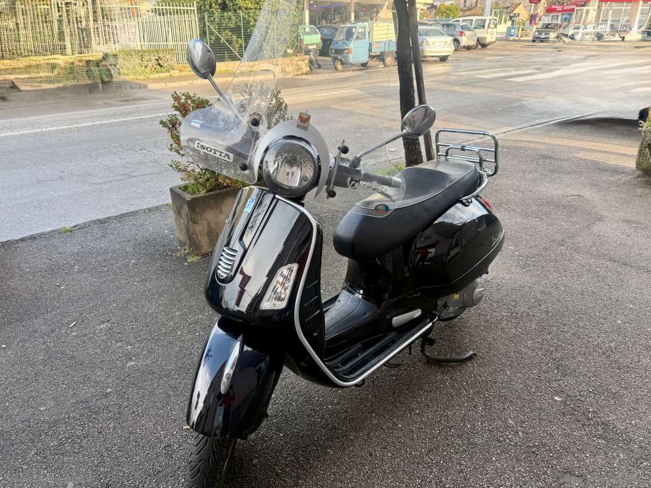 Piaggio GTS 300 Vespa 300 GTS