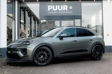 4 Aventurine Green 100 kWh Pano - Passenger Displa