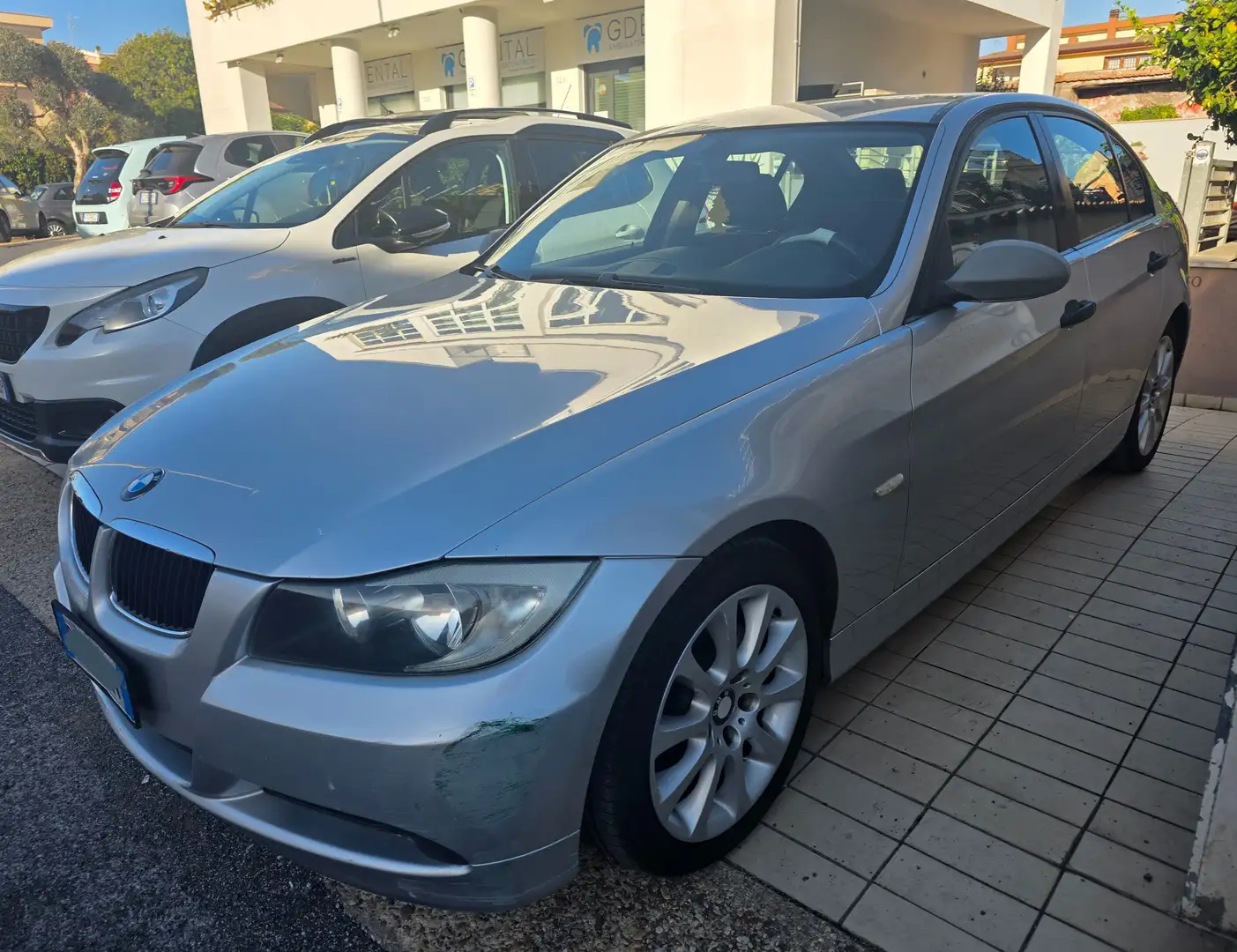 BMW 320 Serie 3 E90 Berlina 320d Attiva Argento - 2