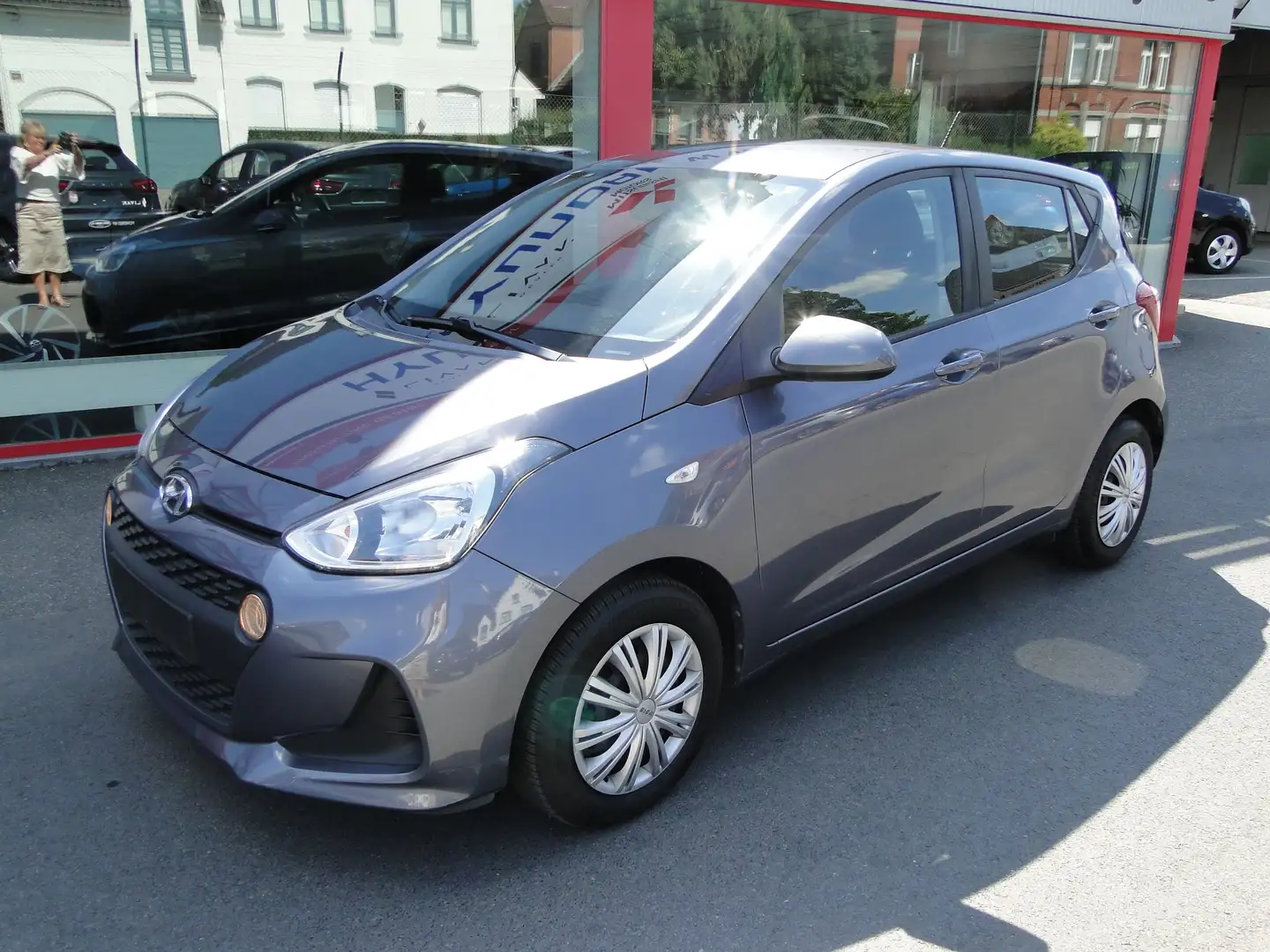 Hyundai i10 i10 1.0 Automatik AIRCO Grigio - 2