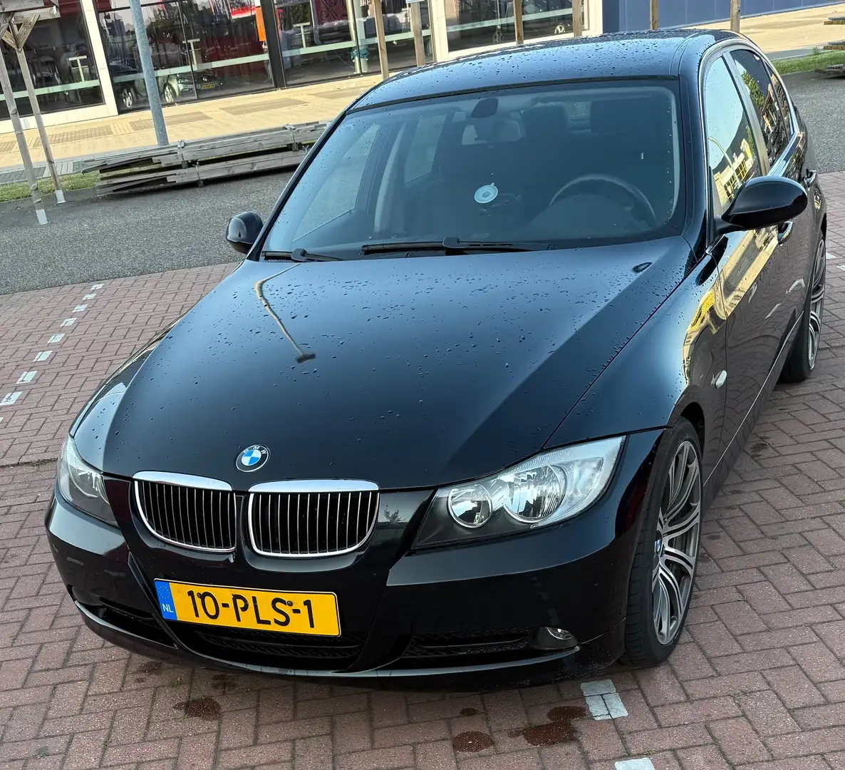BMW 325 Youngtimer Zwart - 1