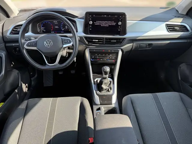Volkswagen T-Roc view 8
