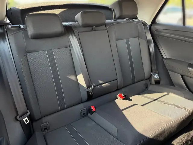 Volkswagen T-Roc view 11