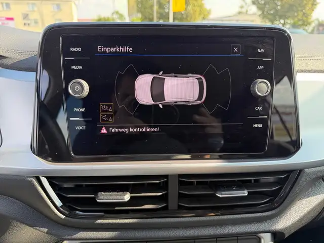 Volkswagen T-Roc view 13