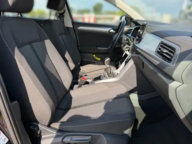Volkswagen T-Roc view 10