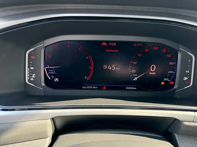 Volkswagen T-Roc view 12