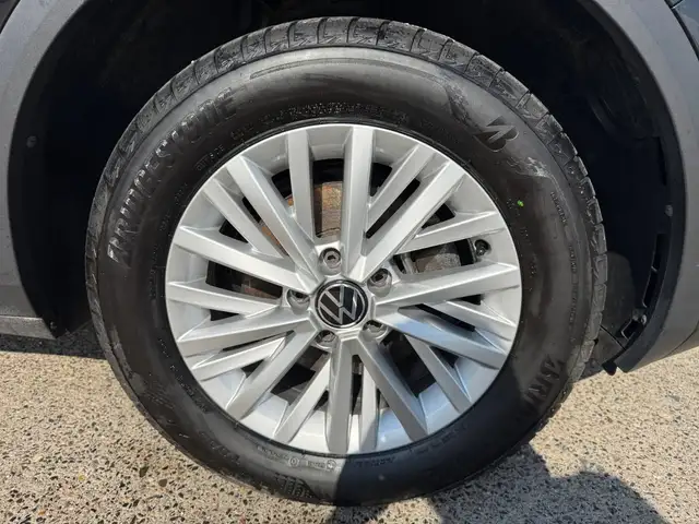 Volkswagen T-Roc view 15