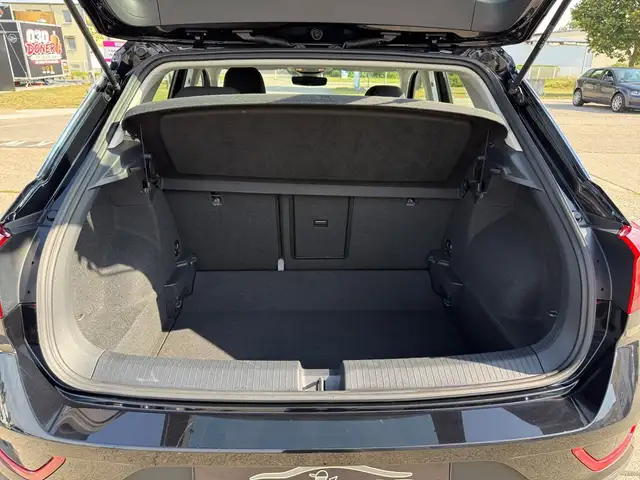 Volkswagen T-Roc view 14