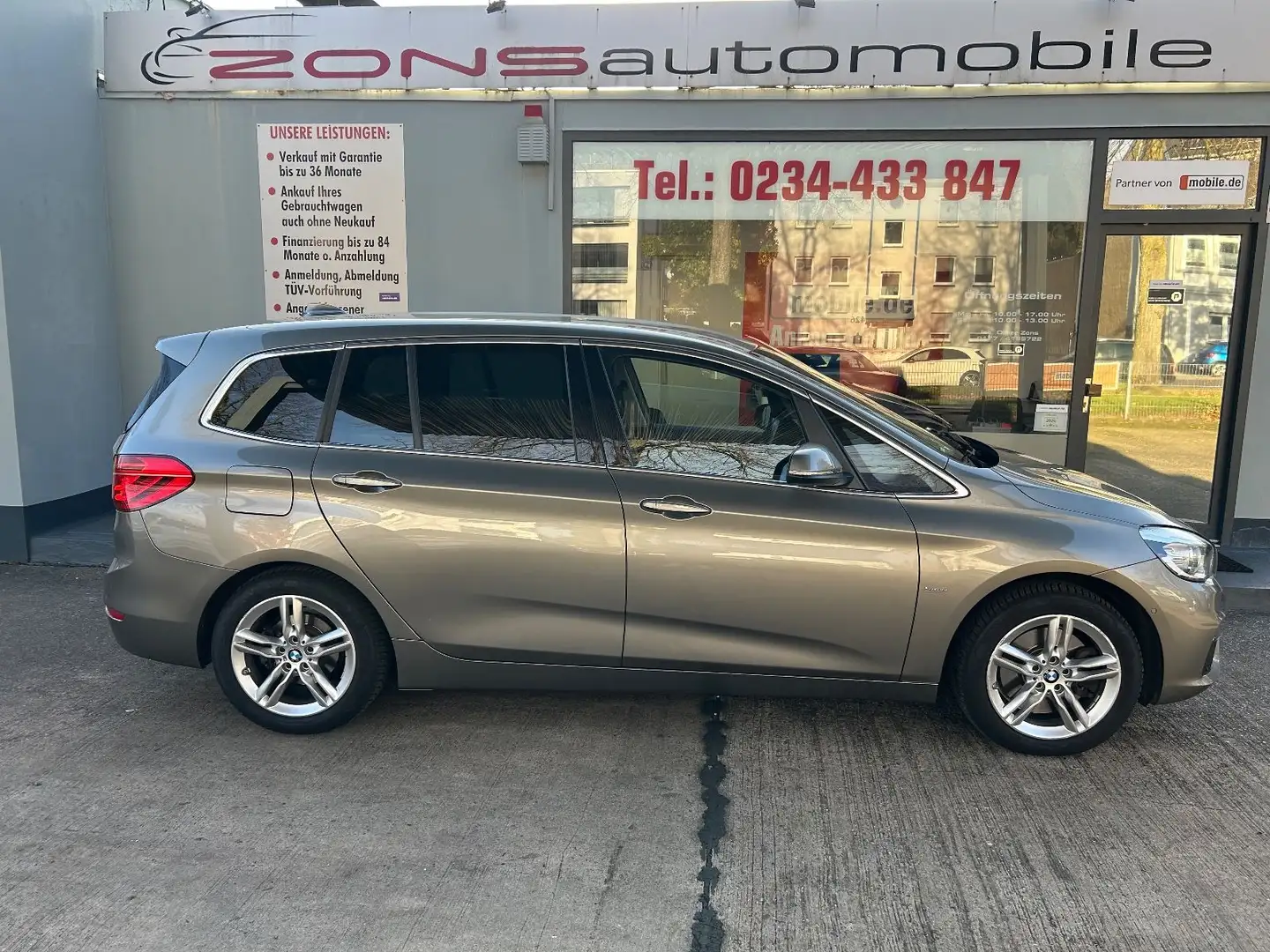 BMW 220 Gran Tourer 220 i Luxury Line Automatik Navi Grau - 1