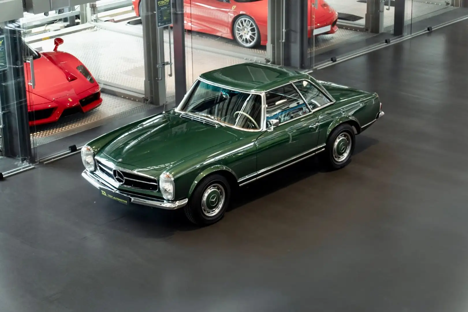 Mercedes-Benz SL 280 Pagode Зелений - 1