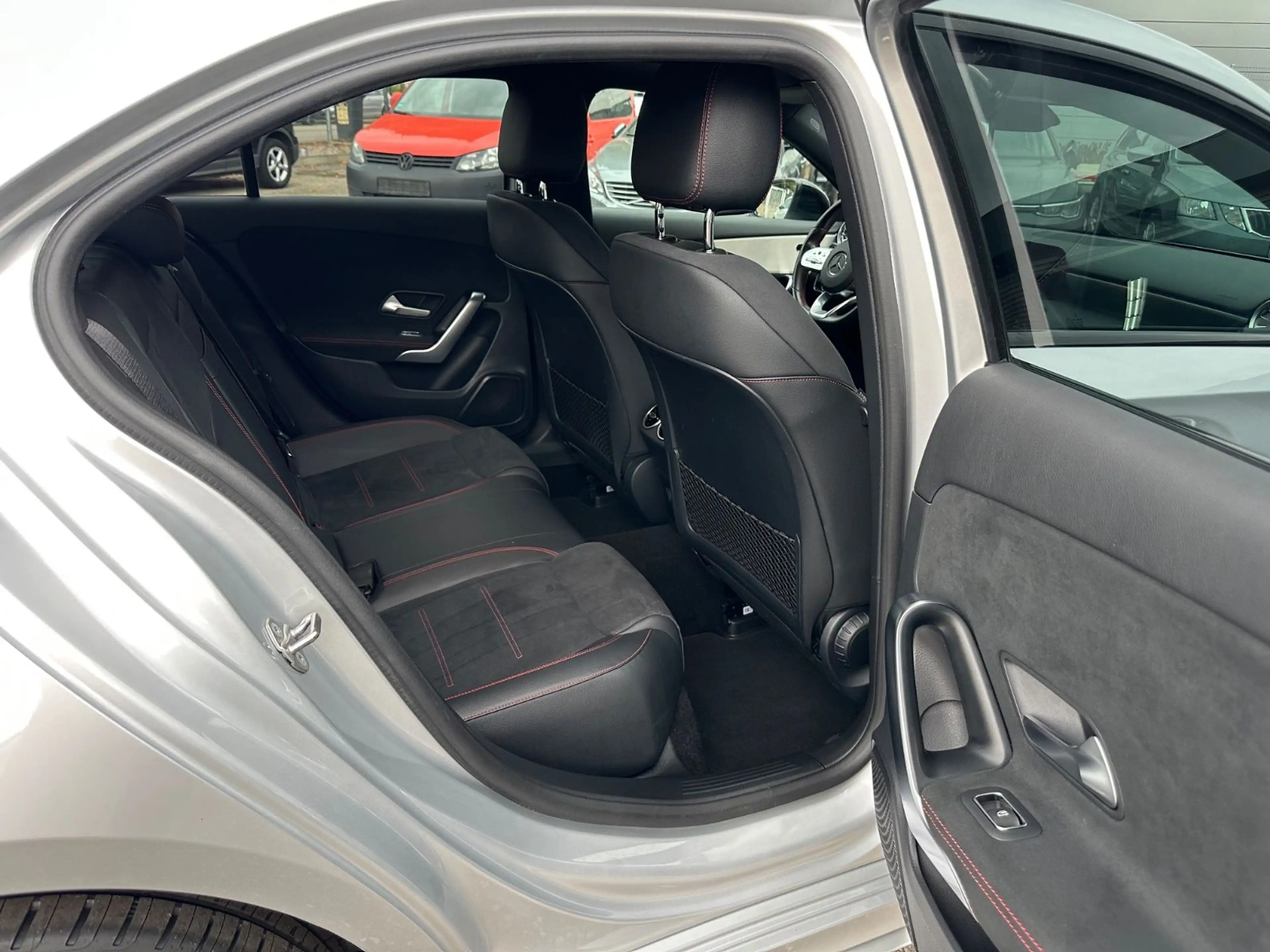 Mercedes-Benz A 250 e Lim. DCT HYBRID AMG LED PANO AMBIENTE CAM — photo 12