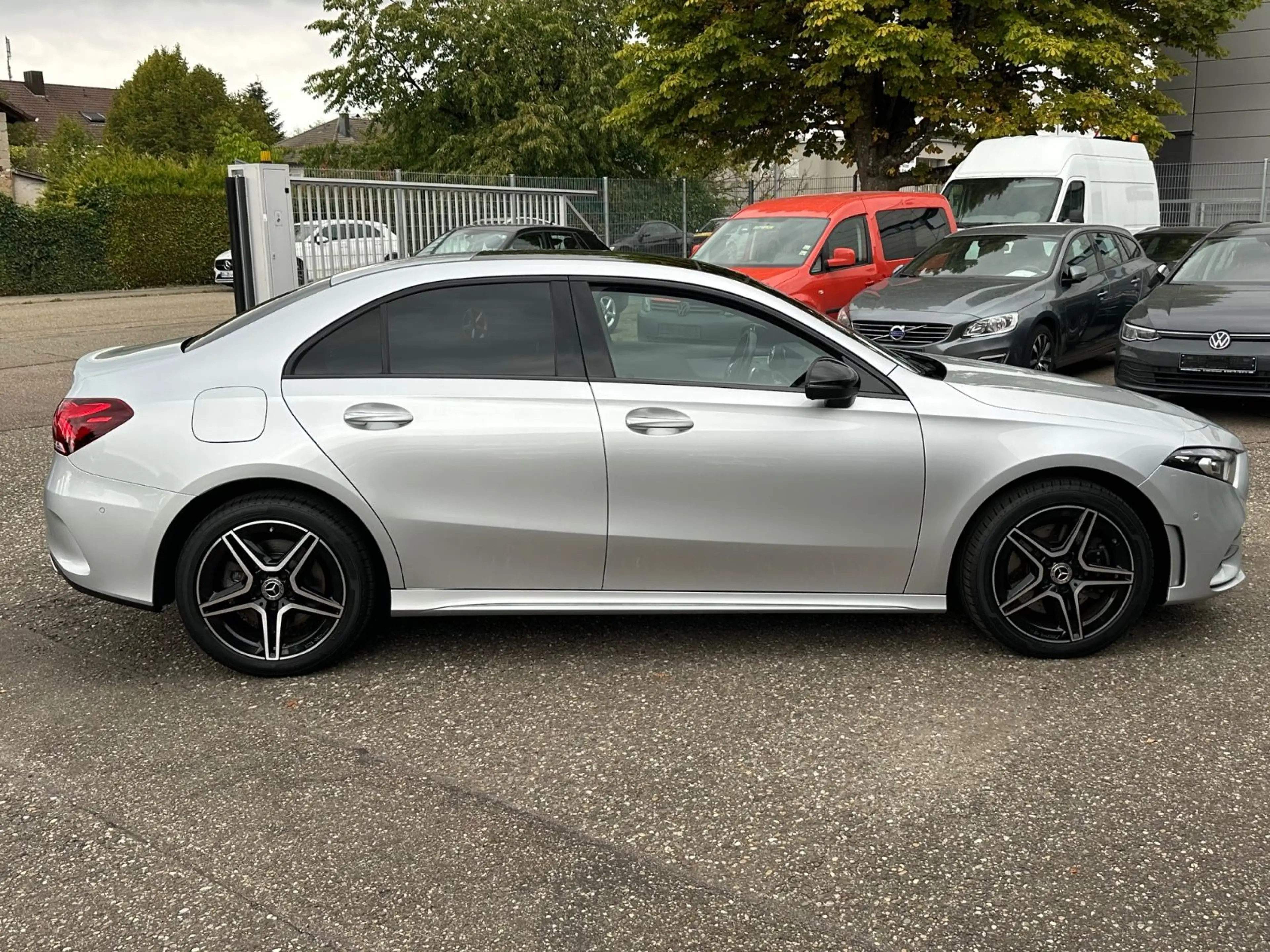 Mercedes-Benz A 250 e Lim. DCT HYBRID AMG LED PANO AMBIENTE CAM — photo 4
