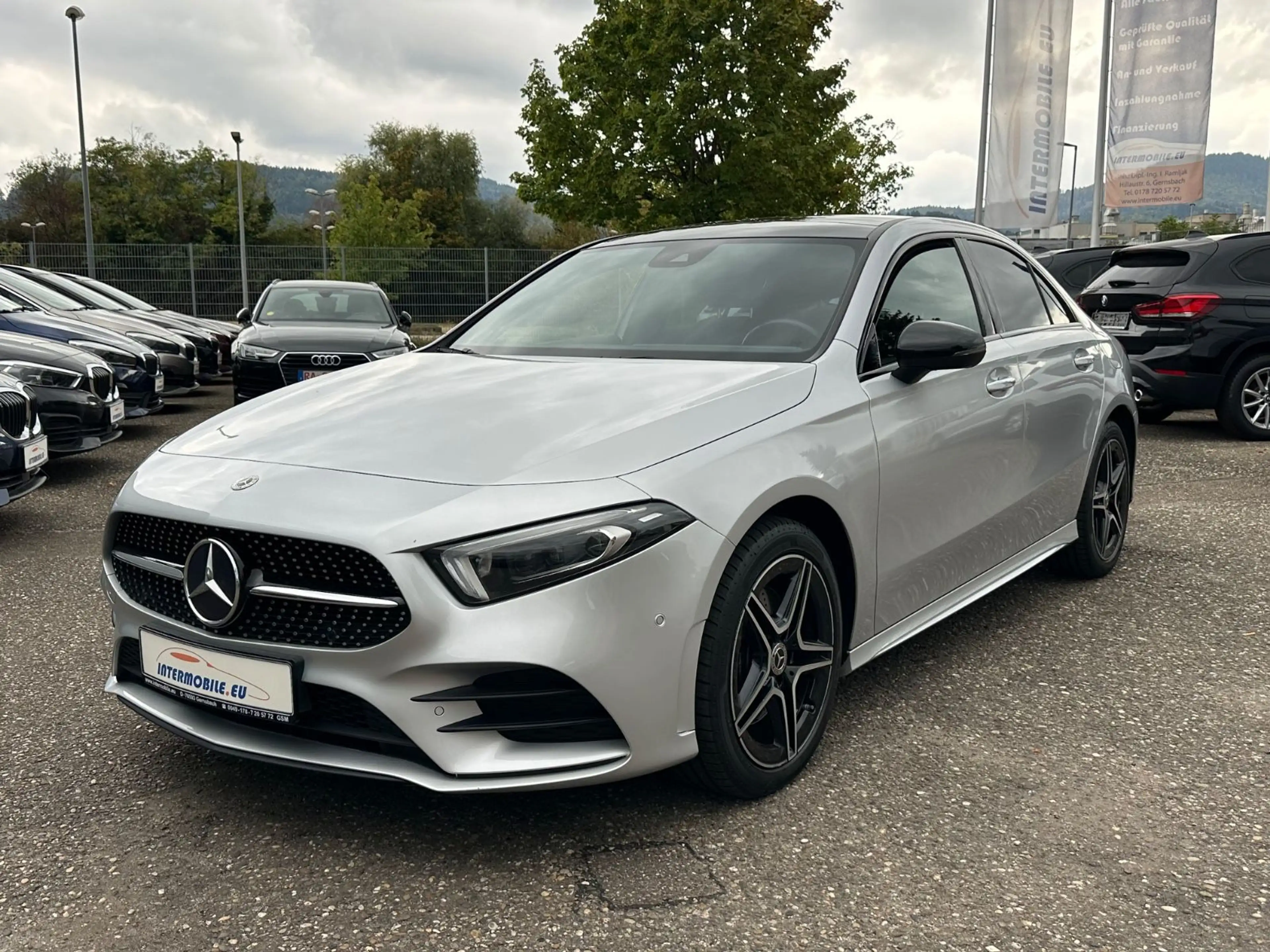 Mercedes-Benz A 250 e Lim. DCT HYBRID AMG LED PANO AMBIENTE CAM