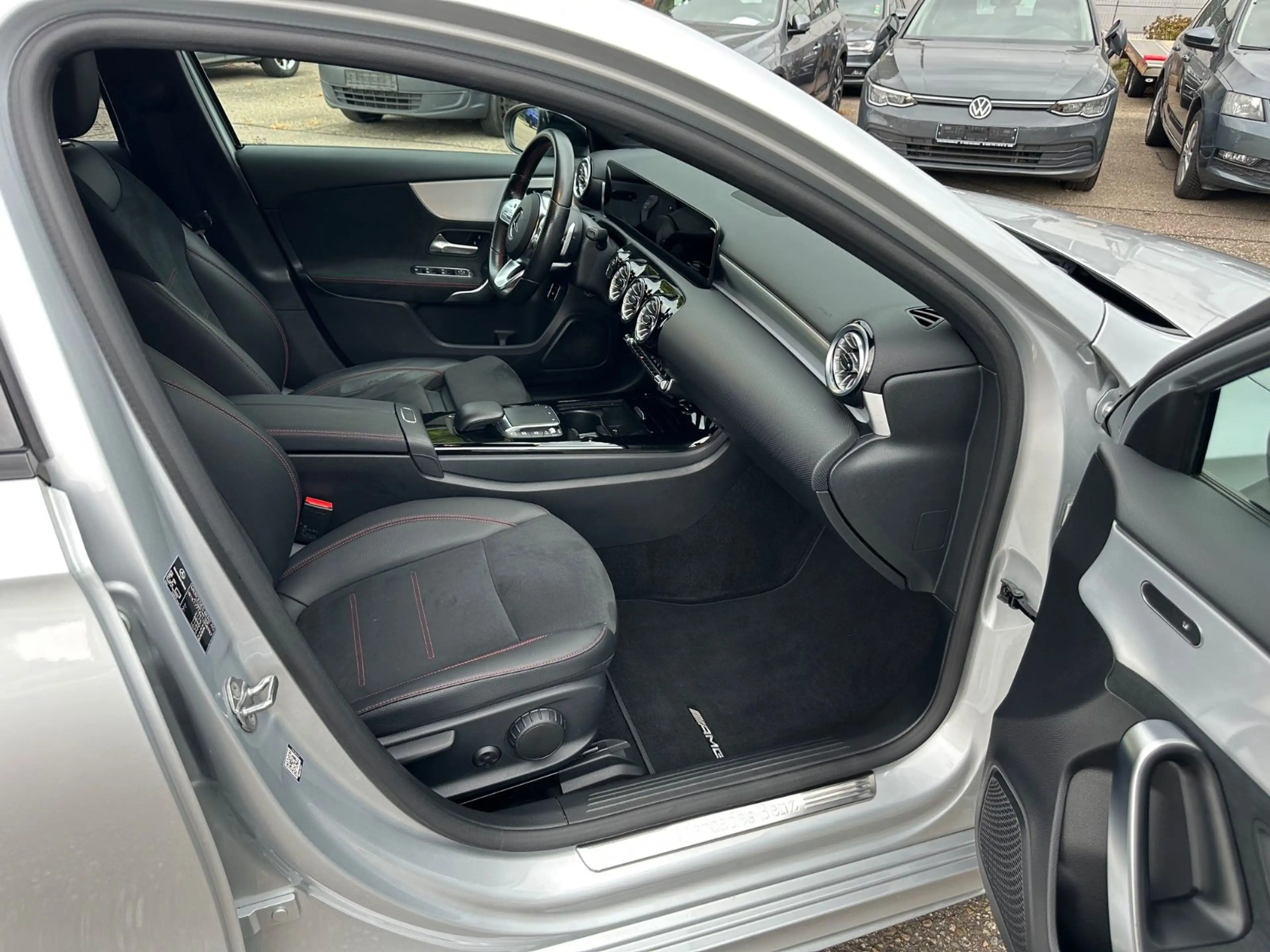 Mercedes-Benz A 250 e Lim. DCT HYBRID AMG LED PANO AMBIENTE CAM — photo 14