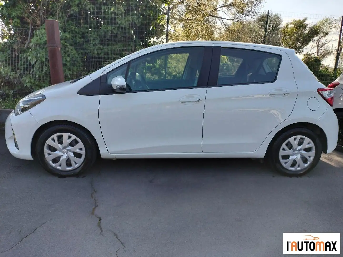 Toyota Yaris 5p 1.0 Business Bianco - 2