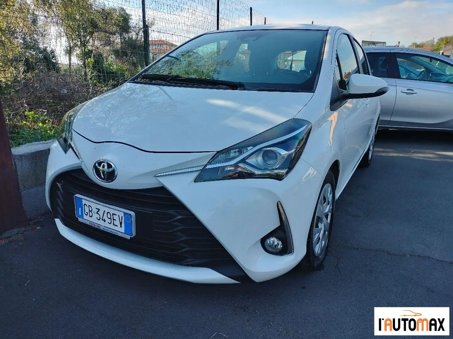 Toyota Yaris 5p 1.0 Business Bianco - 1