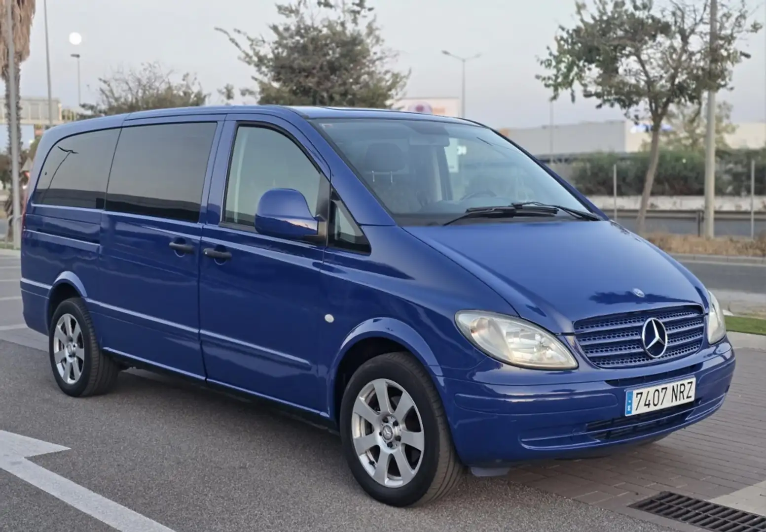 Mercedes-Benz Vito 111CDI L Compacta 116 Azul - 1
