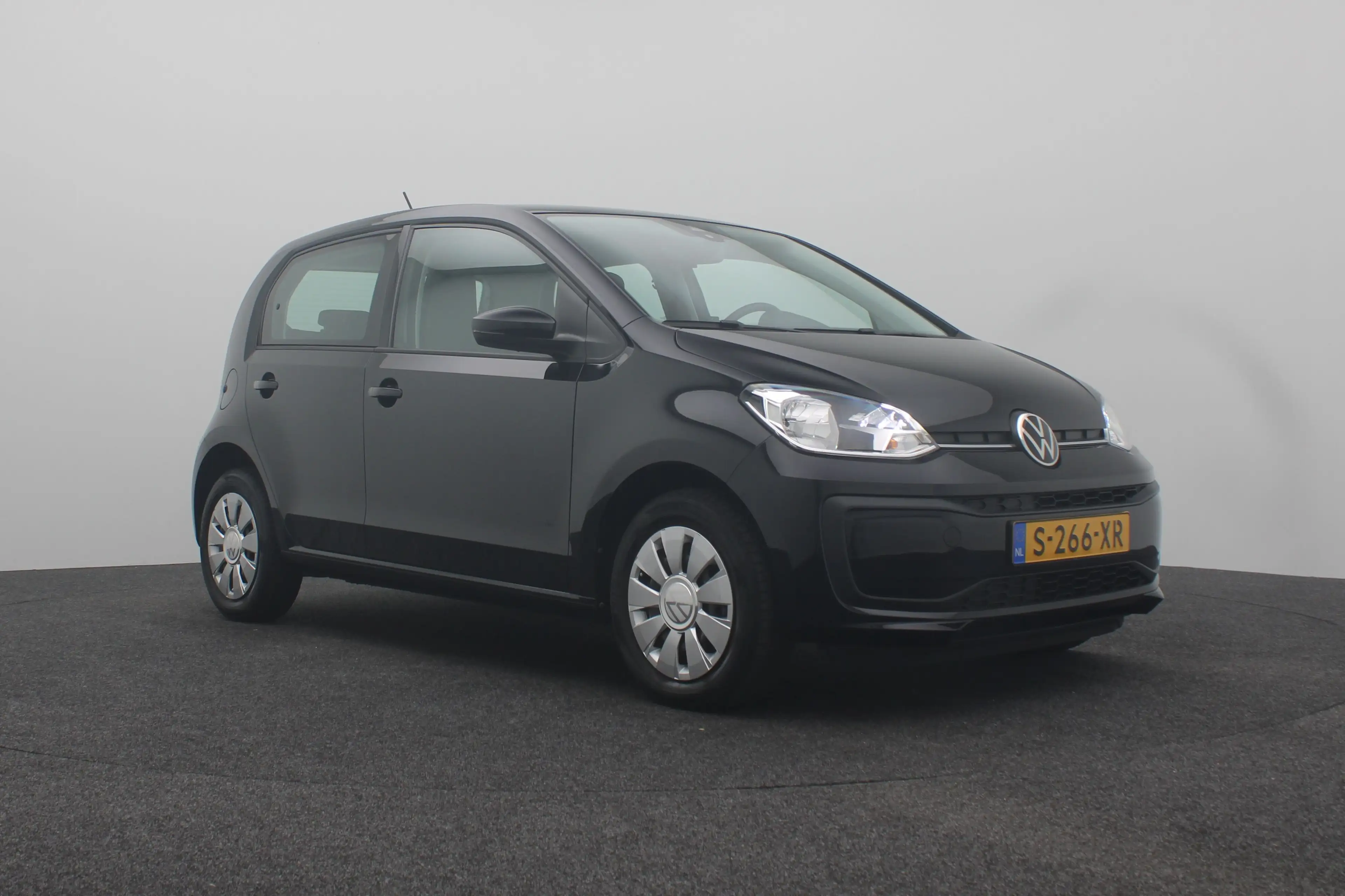 Volkswagen up! 1.0 | Achterbank in delen neerklapbaar | Airco | B — photo 33