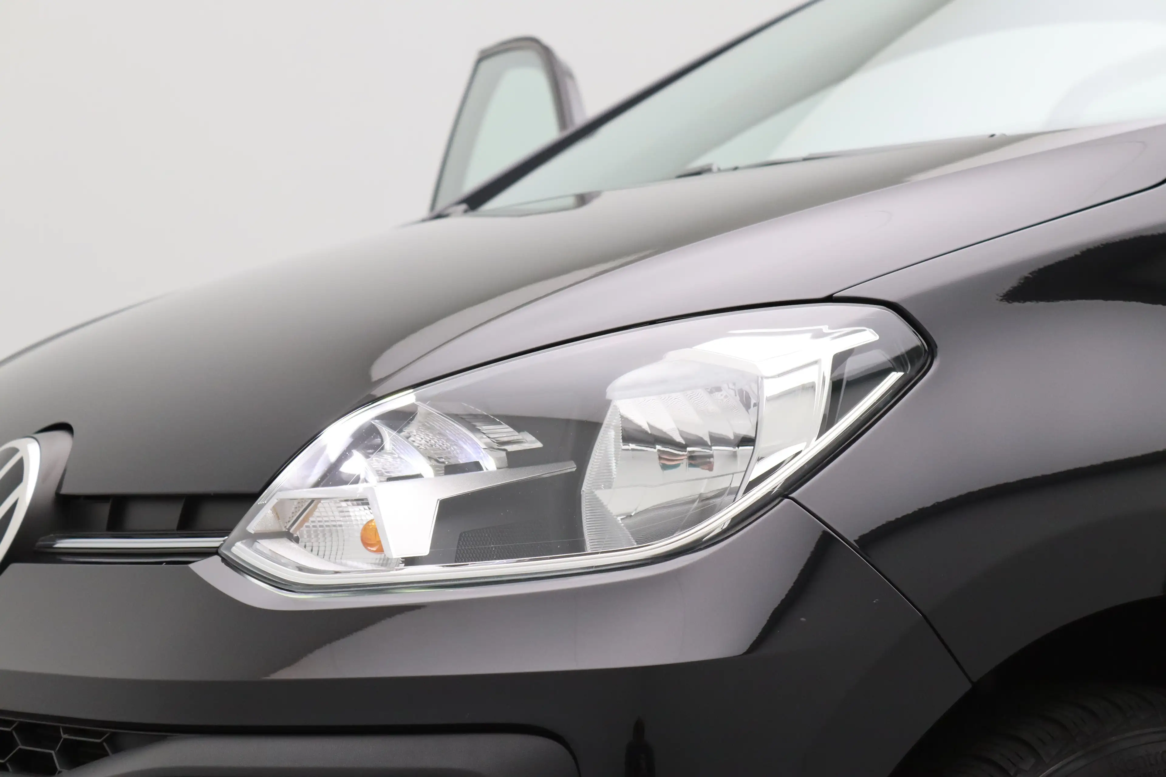 Volkswagen up! 1.0 | Achterbank in delen neerklapbaar | Airco | B — photo 20