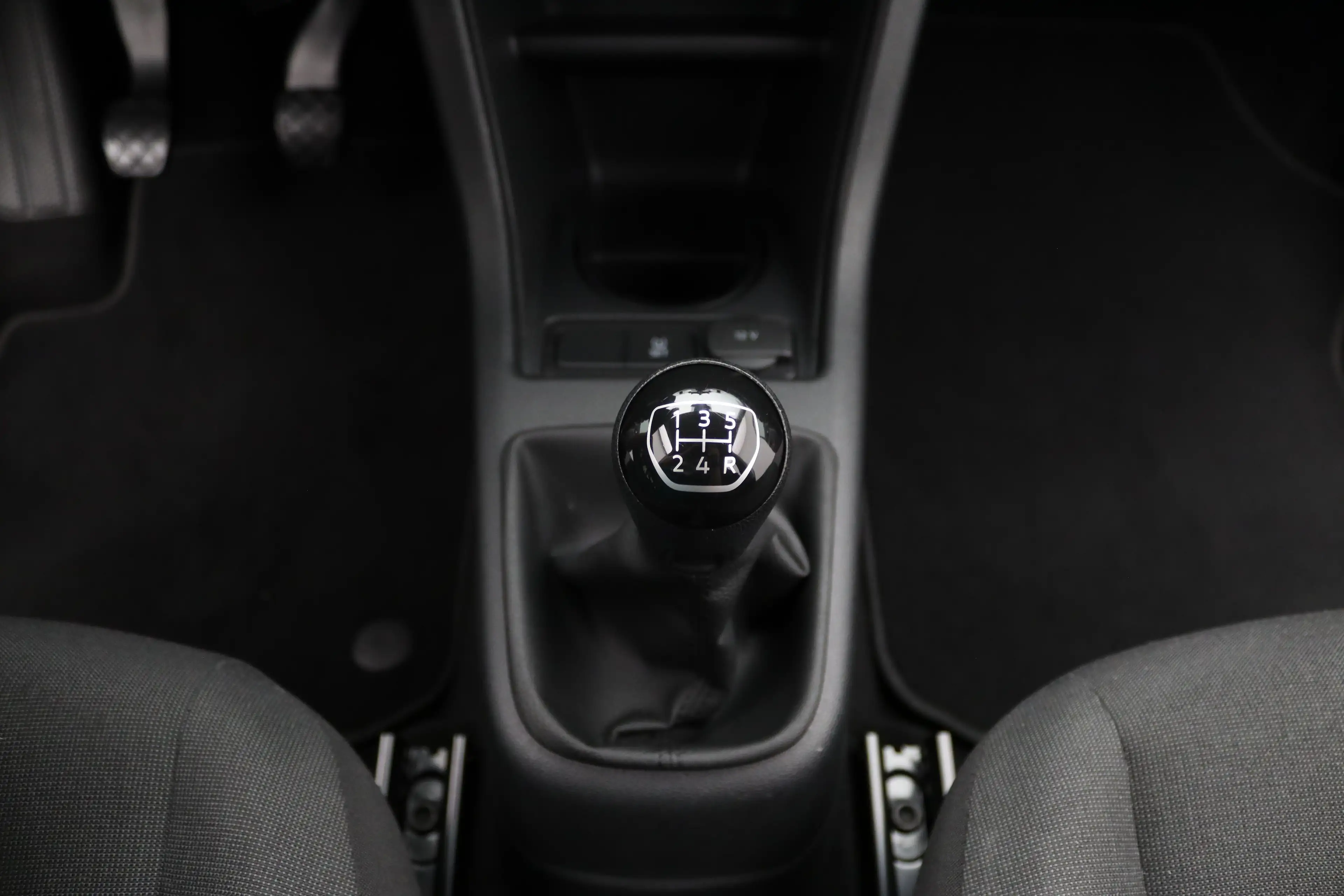 Volkswagen up! 1.0 | Achterbank in delen neerklapbaar | Airco | B — photo 34