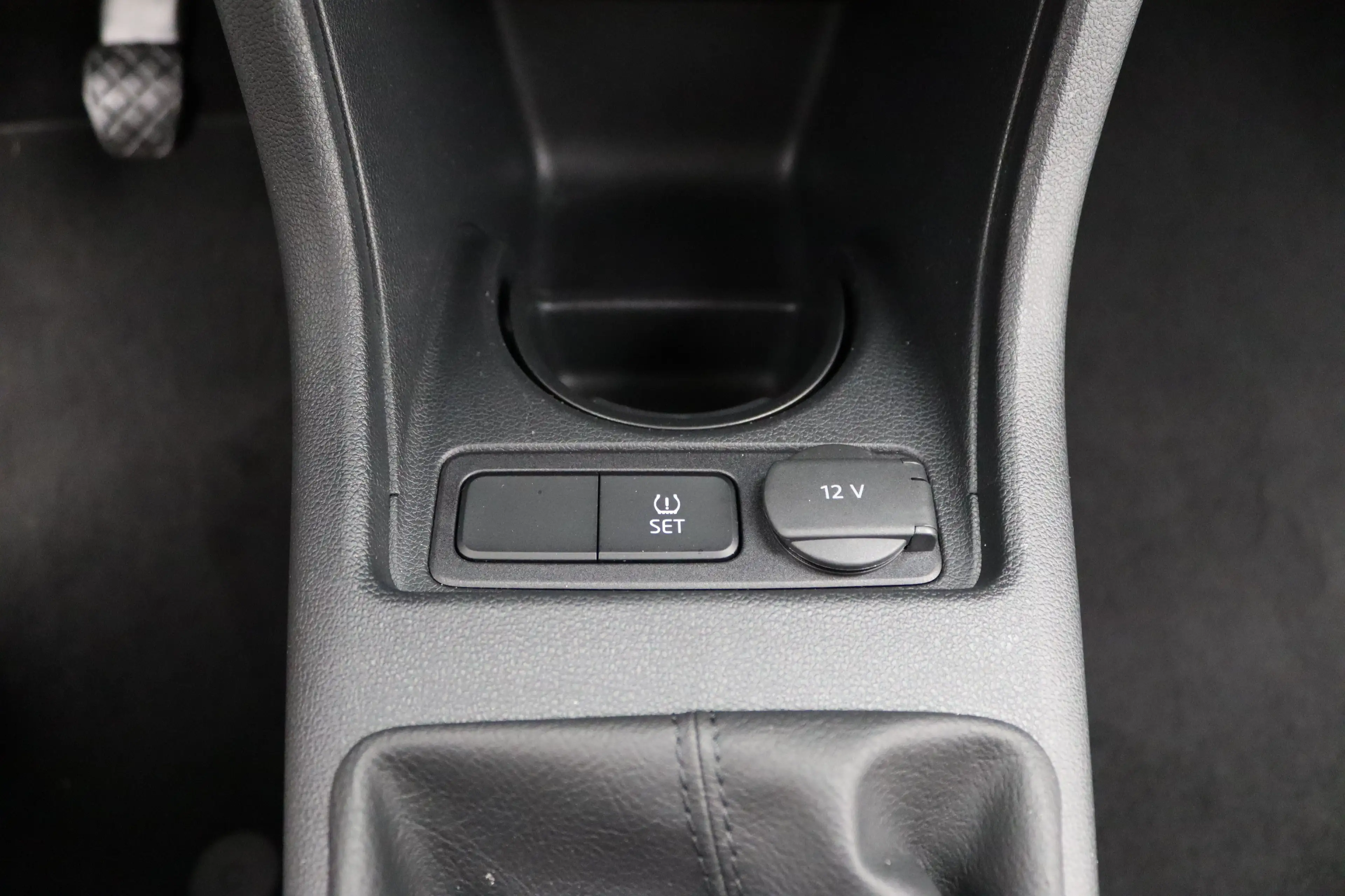 Volkswagen up! 1.0 | Achterbank in delen neerklapbaar | Airco | B — photo 21