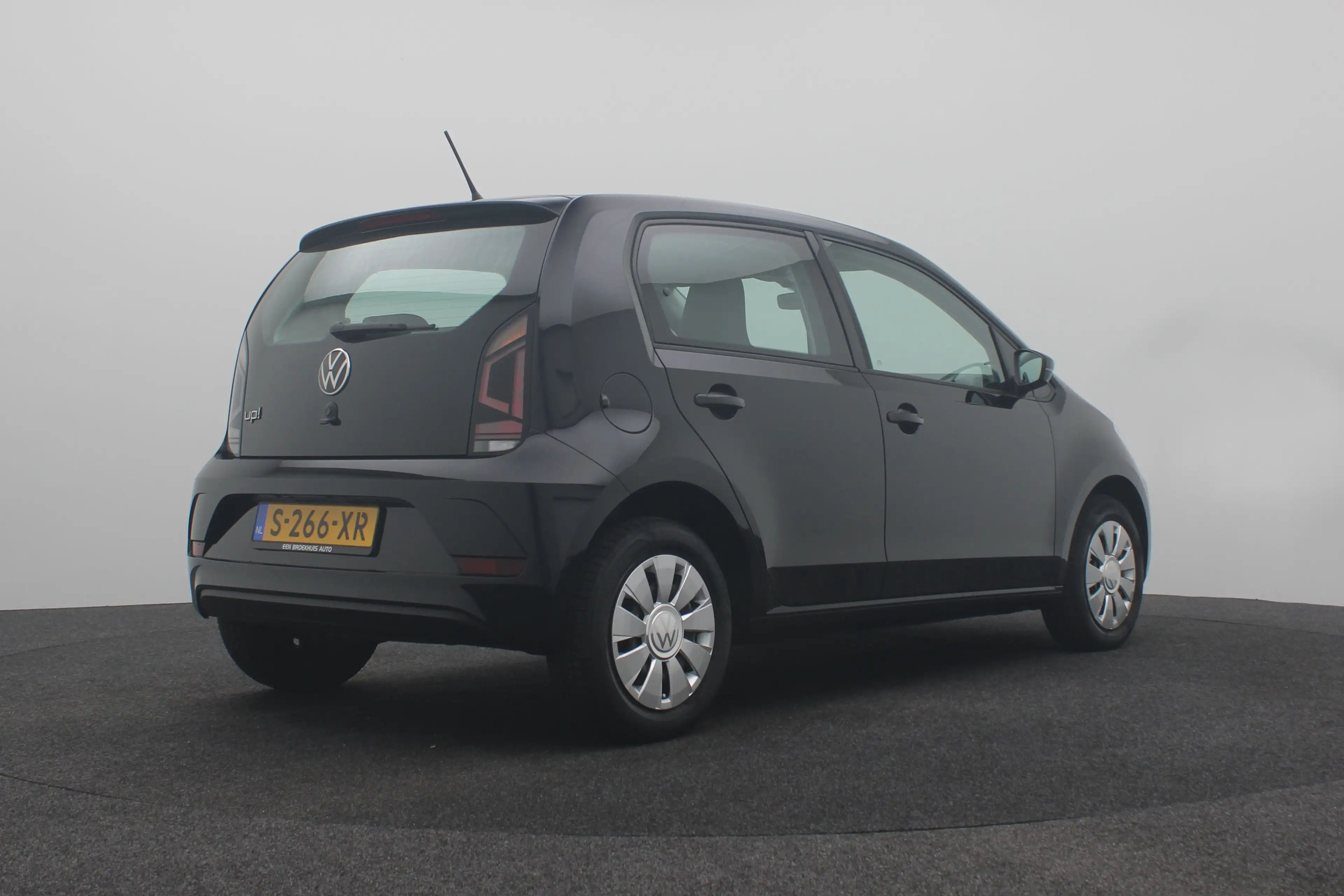 Volkswagen up! 1.0 | Achterbank in delen neerklapbaar | Airco | B — photo 6