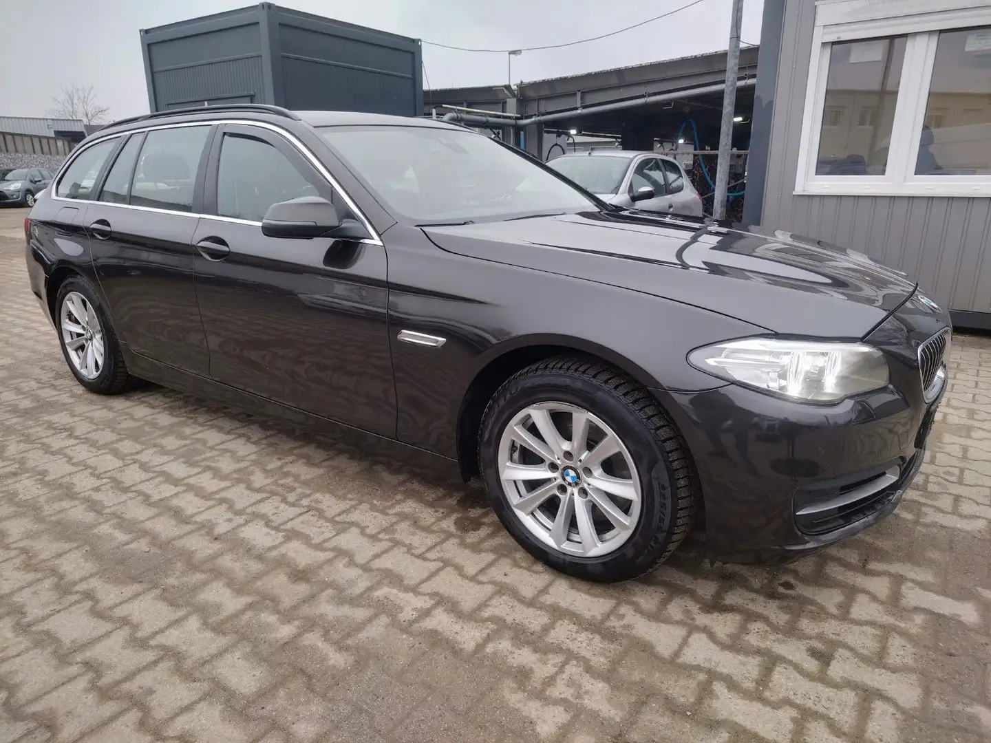 BMW 535 Touring 535 d xDrive+LEDER+NAVI+CAM+LED+SHZ+EU 6 Brun - 2
