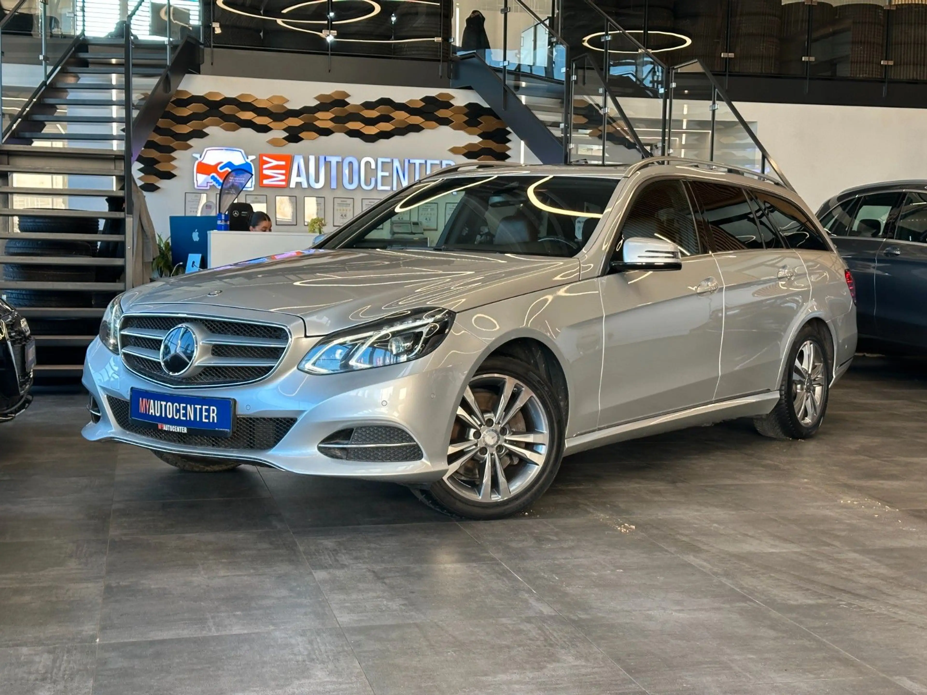 Mercedes-Benz E 350 *PANO*MEMORY*HarmanKardon*LEDER (BRAUN)*