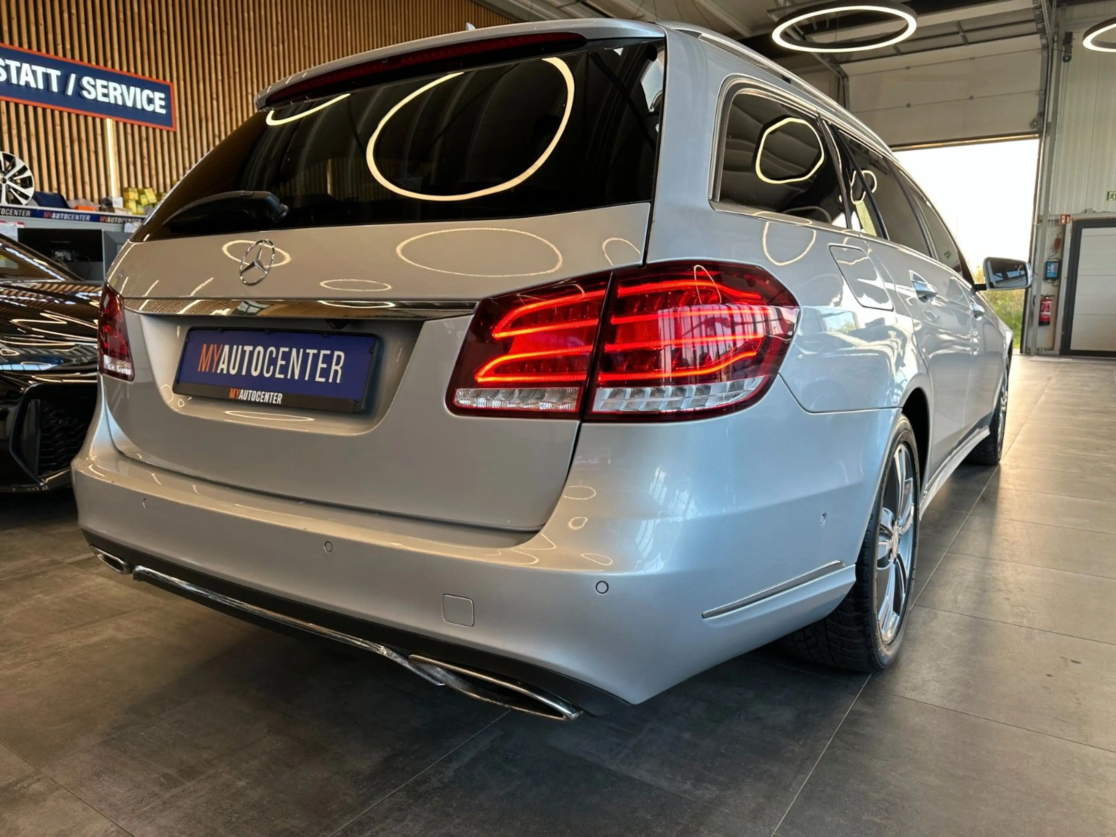 Mercedes-Benz E 350 *PANO*MEMORY*HarmanKardon*LEDER (BRAUN)* — photo 2
