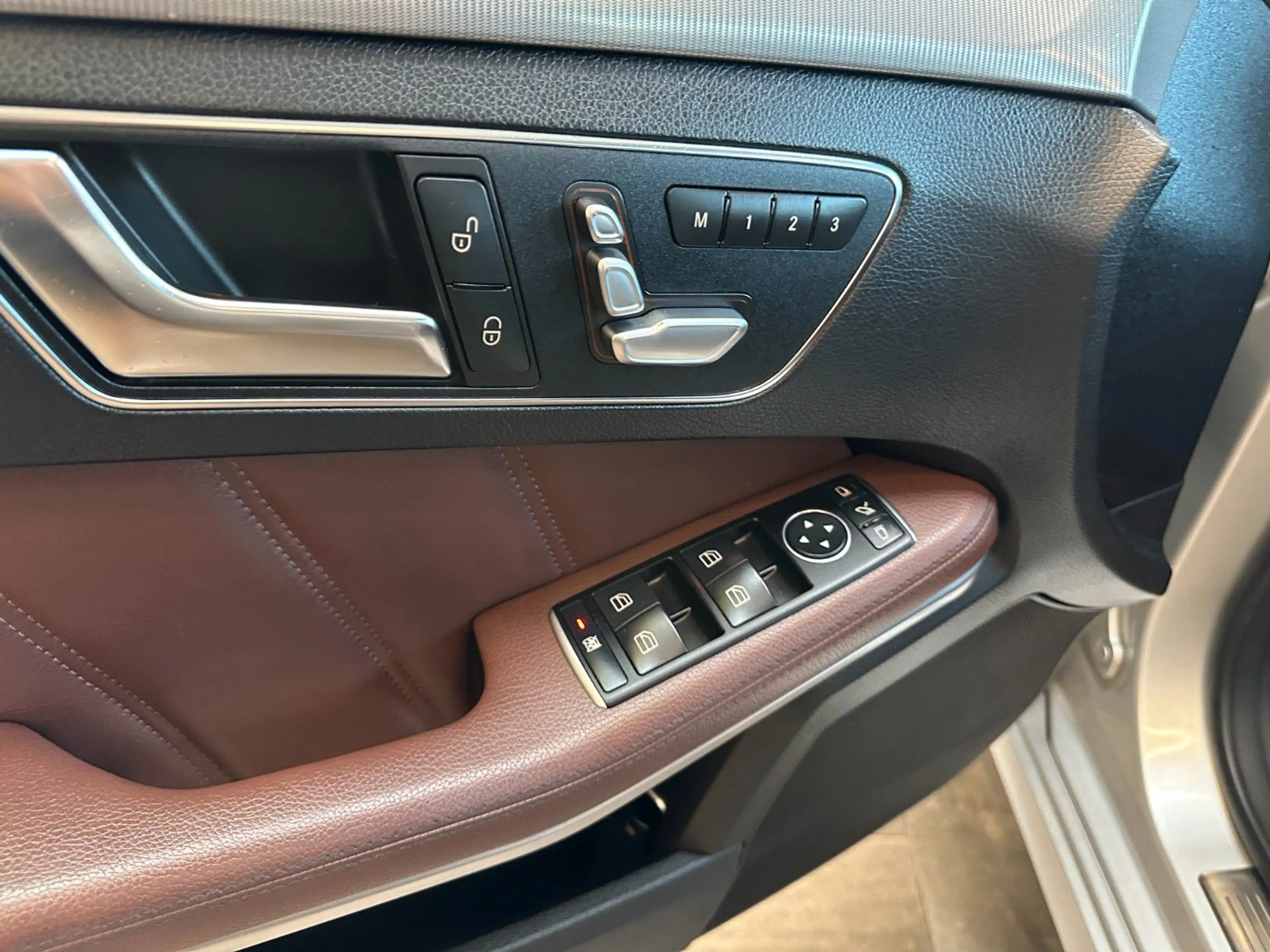 Mercedes-Benz E 350 *PANO*MEMORY*HarmanKardon*LEDER (BRAUN)* — photo 9