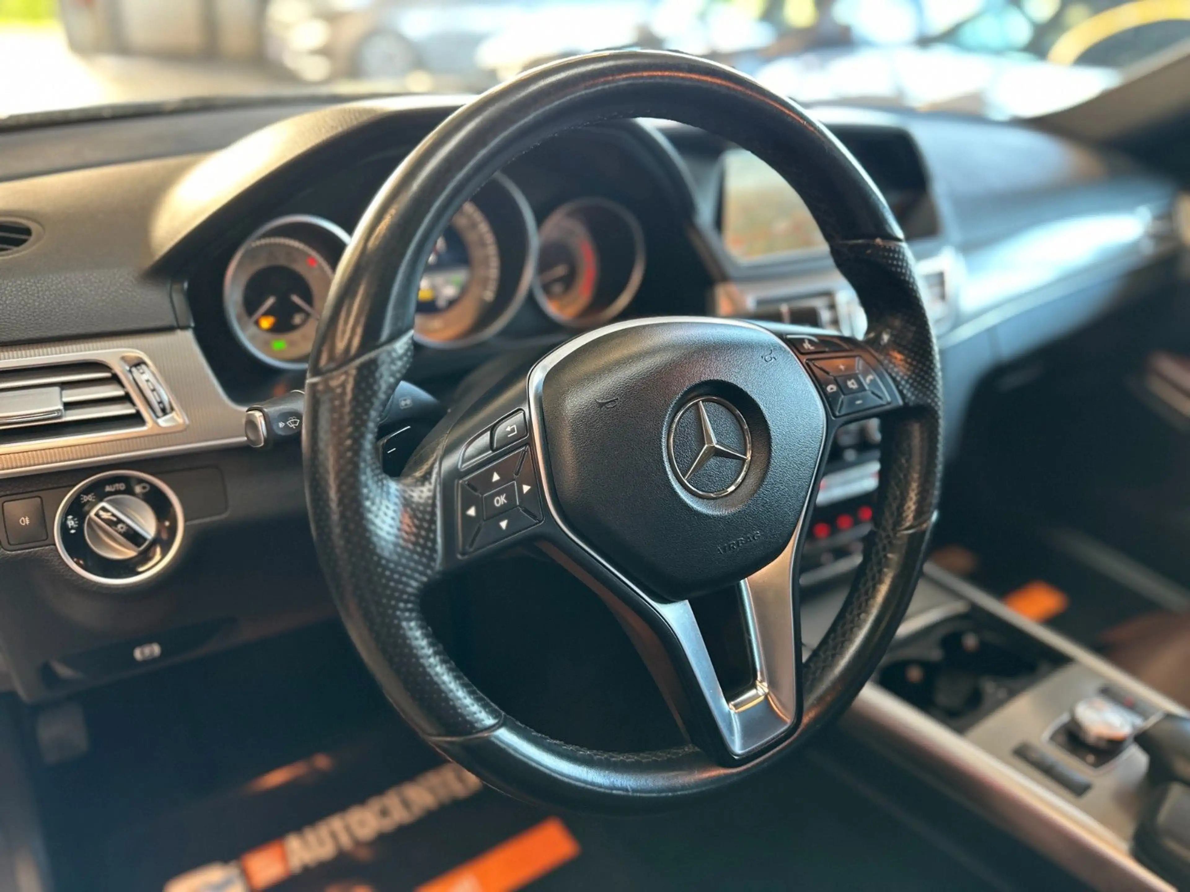 Mercedes-Benz E 350 *PANO*MEMORY*HarmanKardon*LEDER (BRAUN)* — photo 11