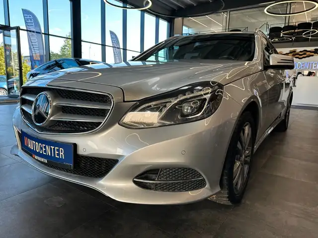 Mercedes-Benz E-Class view 4