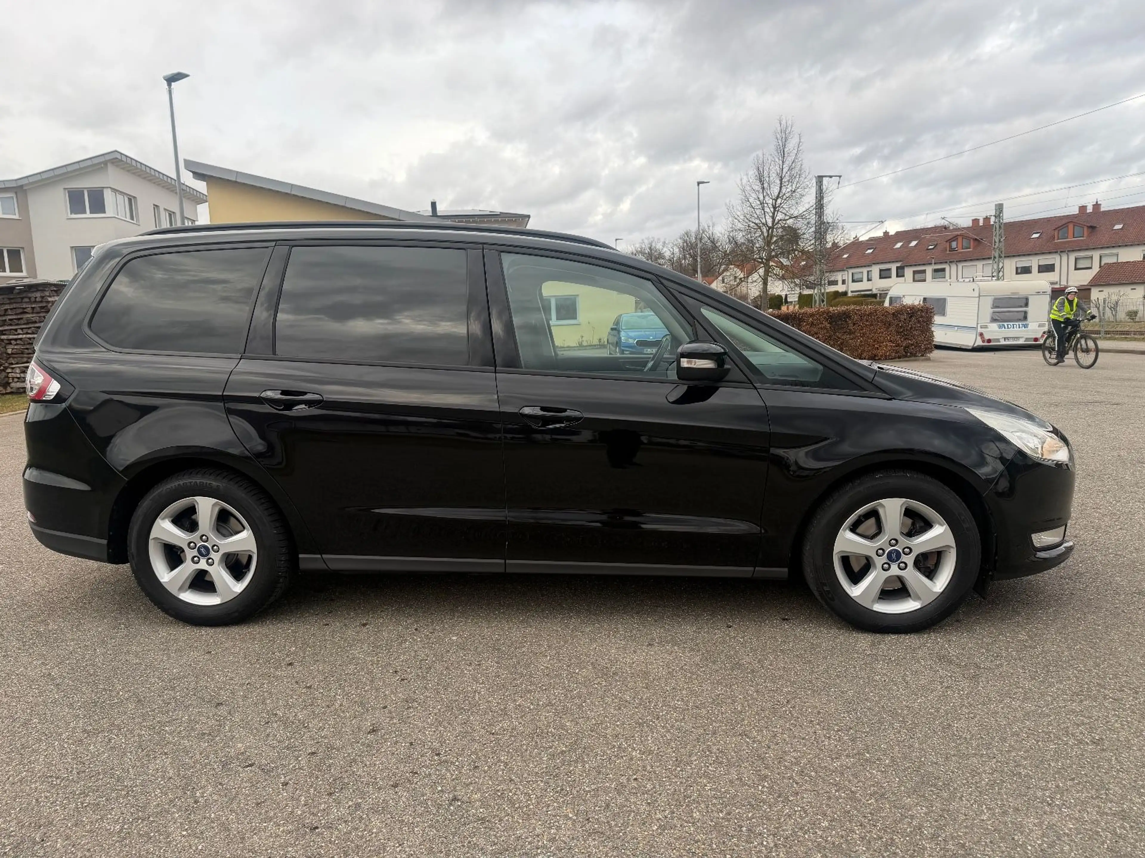 Ford Galaxy 2,0 TDCI*AUTOMATIK*NAVI*7 SITZE*AHK* — photo 4