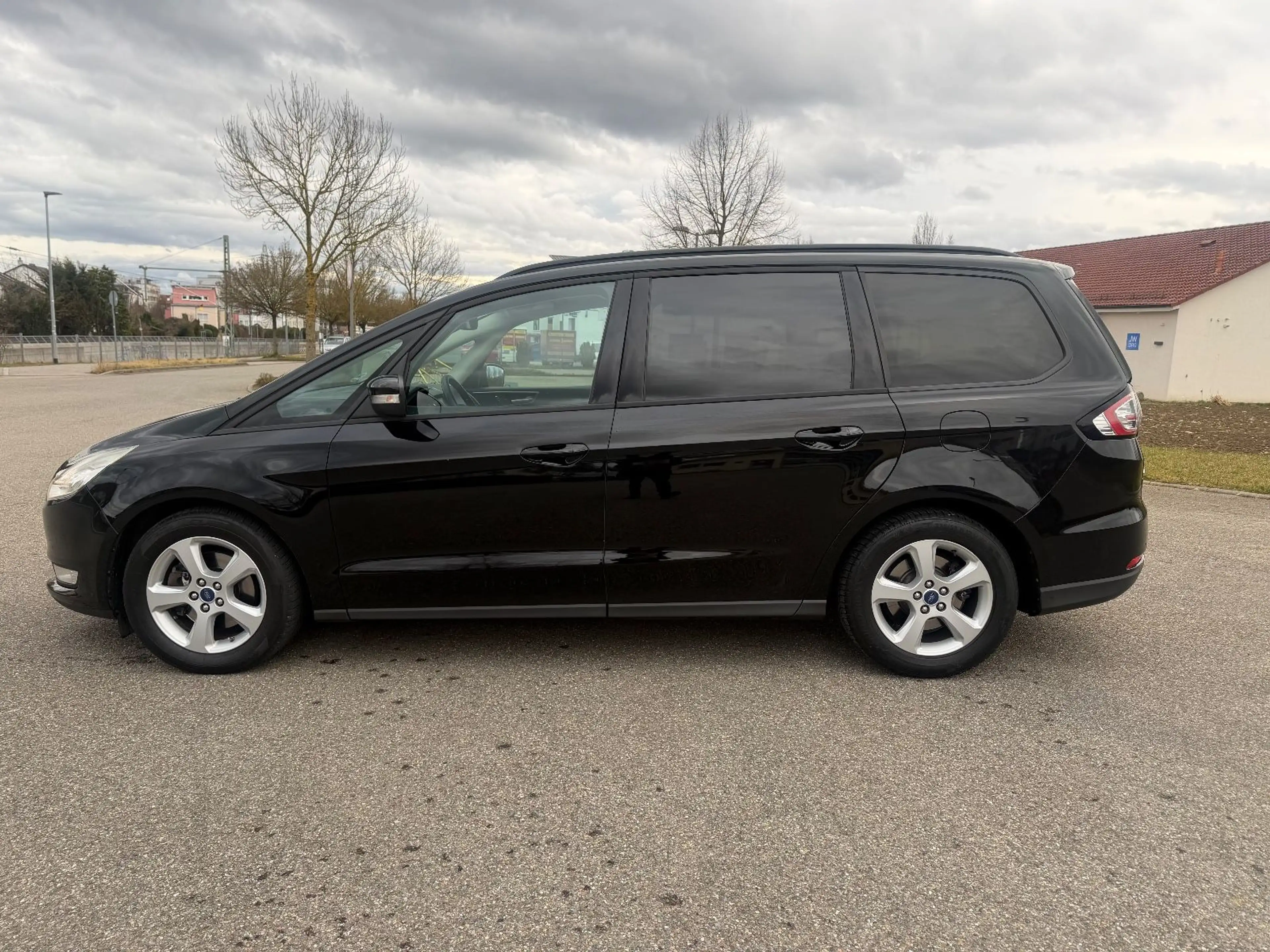 Ford Galaxy 2,0 TDCI*AUTOMATIK*NAVI*7 SITZE*AHK* — photo 8