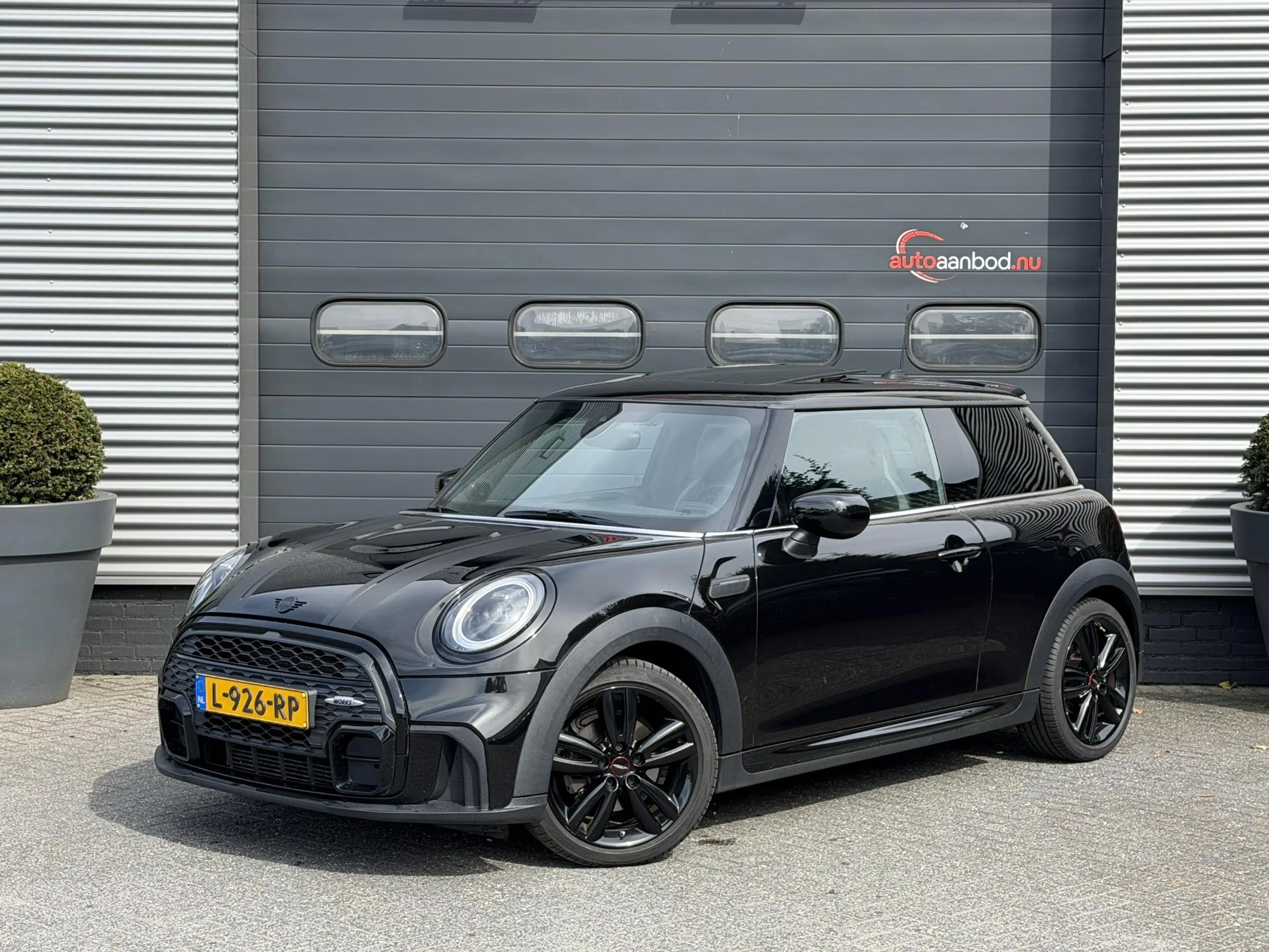 MINI John Cooper Works 3-Deurs 1.5 Cooper | Panoramadak | Camera | Harmon