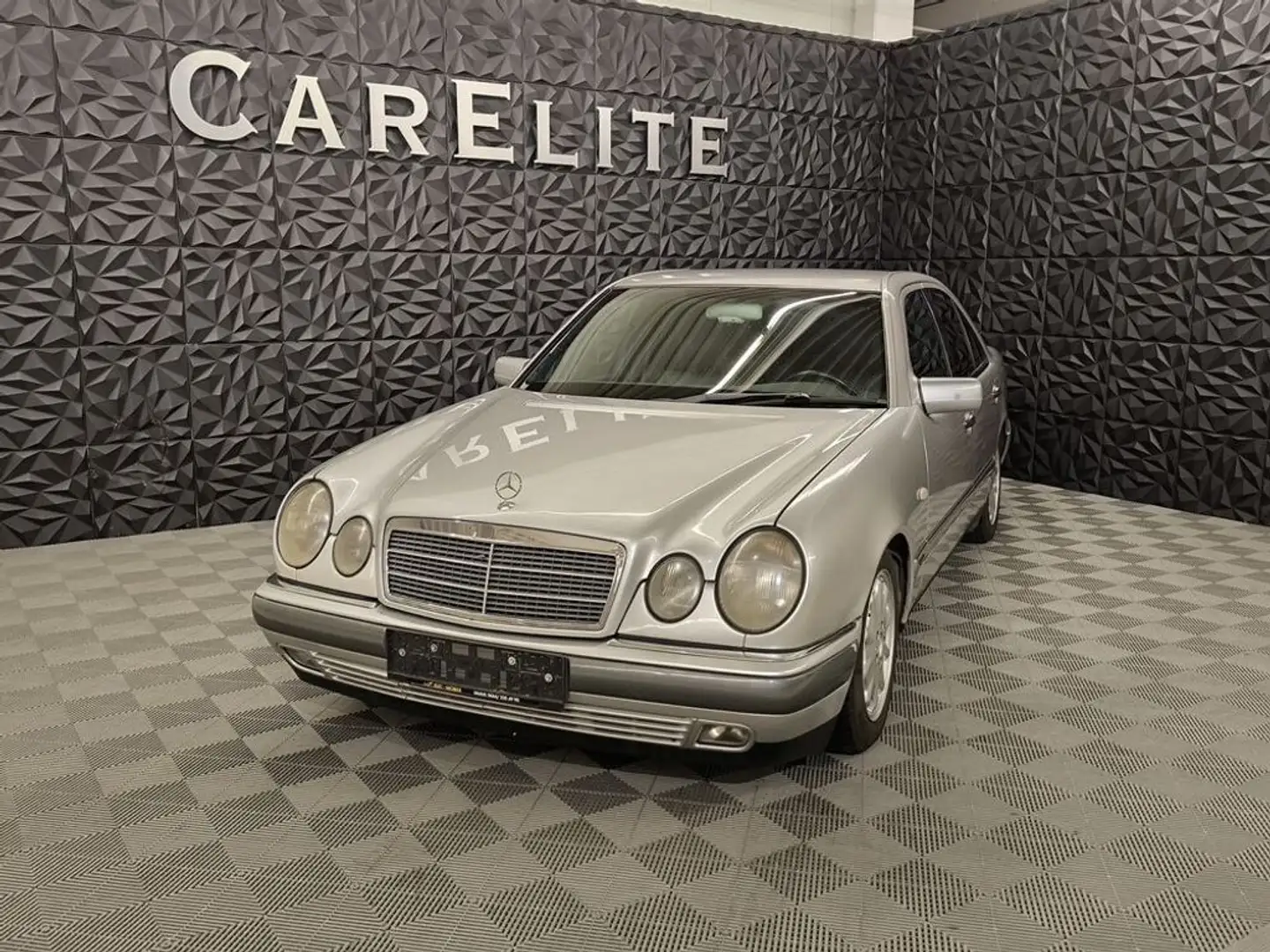 Mercedes-Benz E 420 Argent - 2